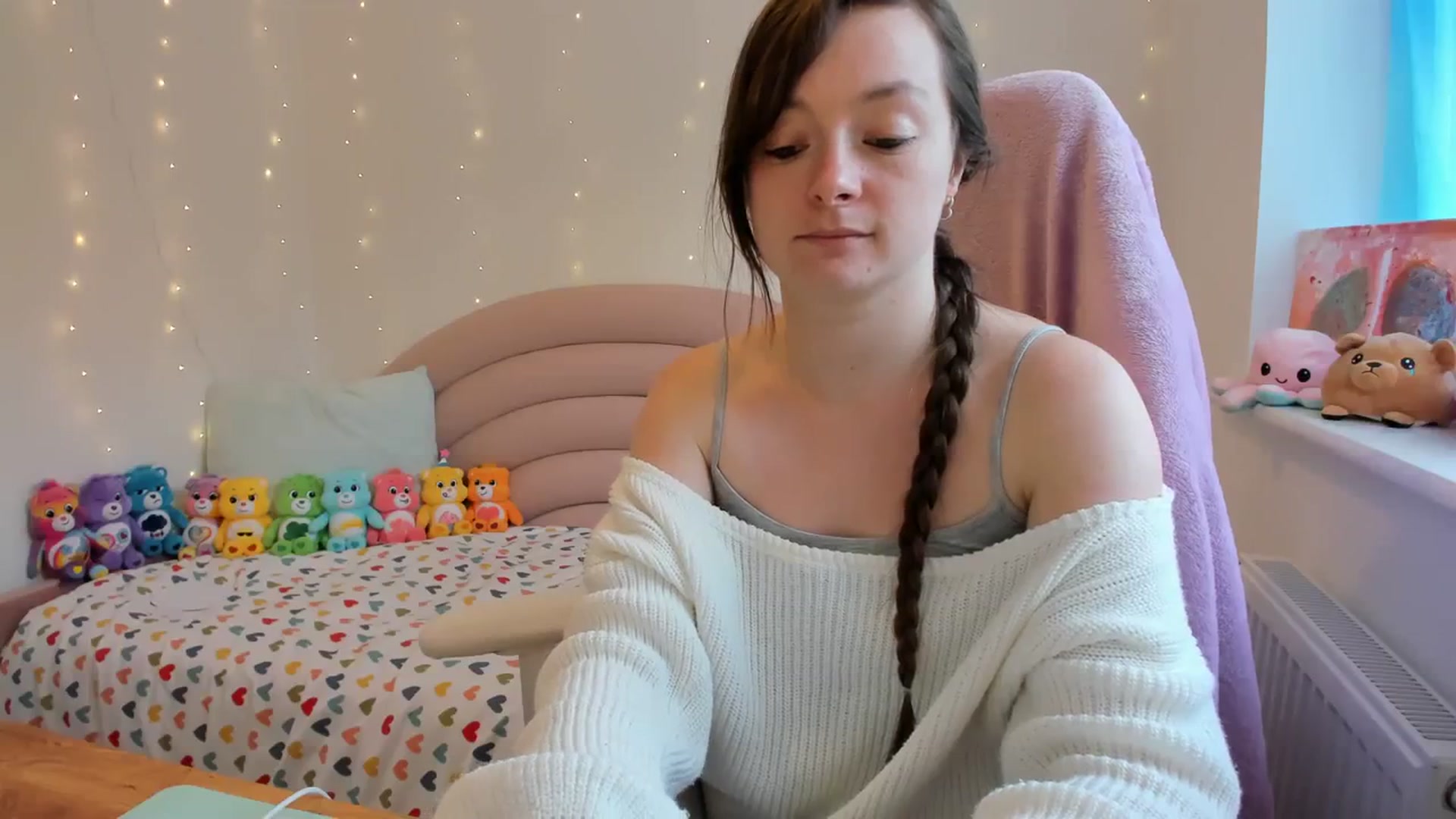 Gallery image thumbnail from JessieBear_'s myfreecams stream on, 10/16/2023, 14:10 image 19 of 20