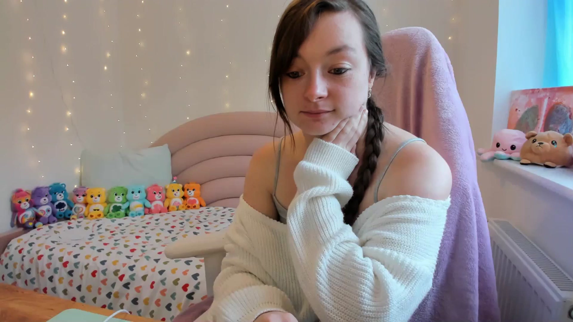 Gallery image thumbnail from JessieBear_'s myfreecams stream on, 10/16/2023, 14:10 image 20 of 20
