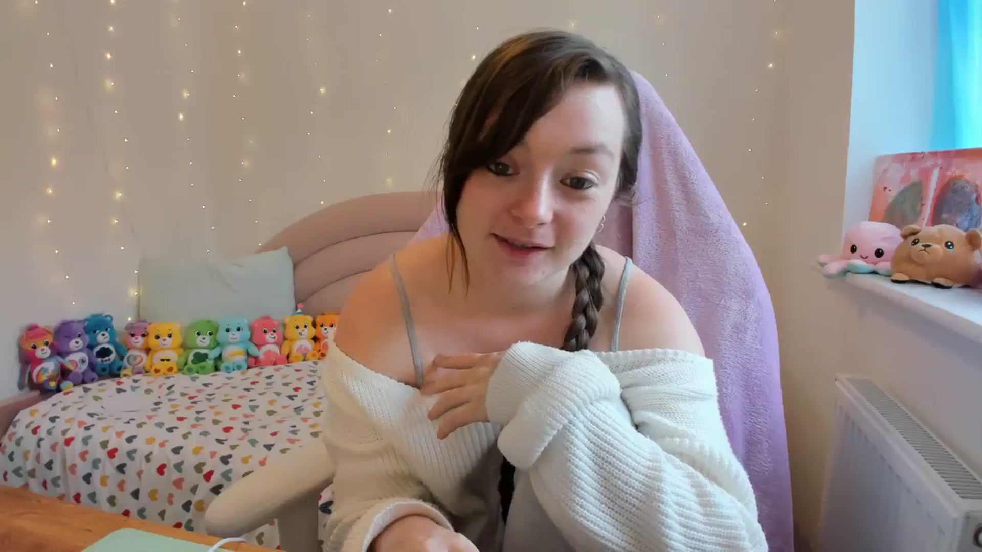 Gallery image thumbnail from JessieBear_'s myfreecams stream on, 10/16/2023, 14:10 image 16 of 20