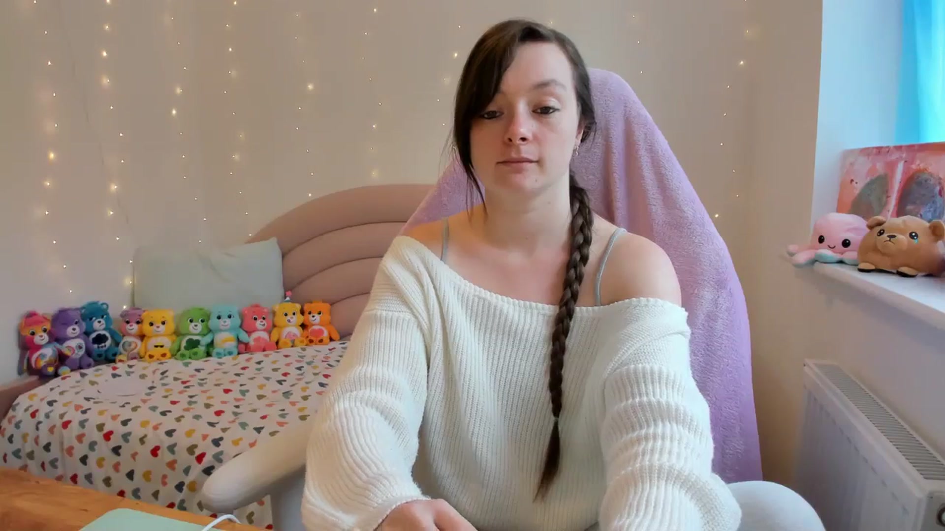 Gallery image thumbnail from JessieBear_'s myfreecams stream on, 10/16/2023, 14:10 image 12 of 20