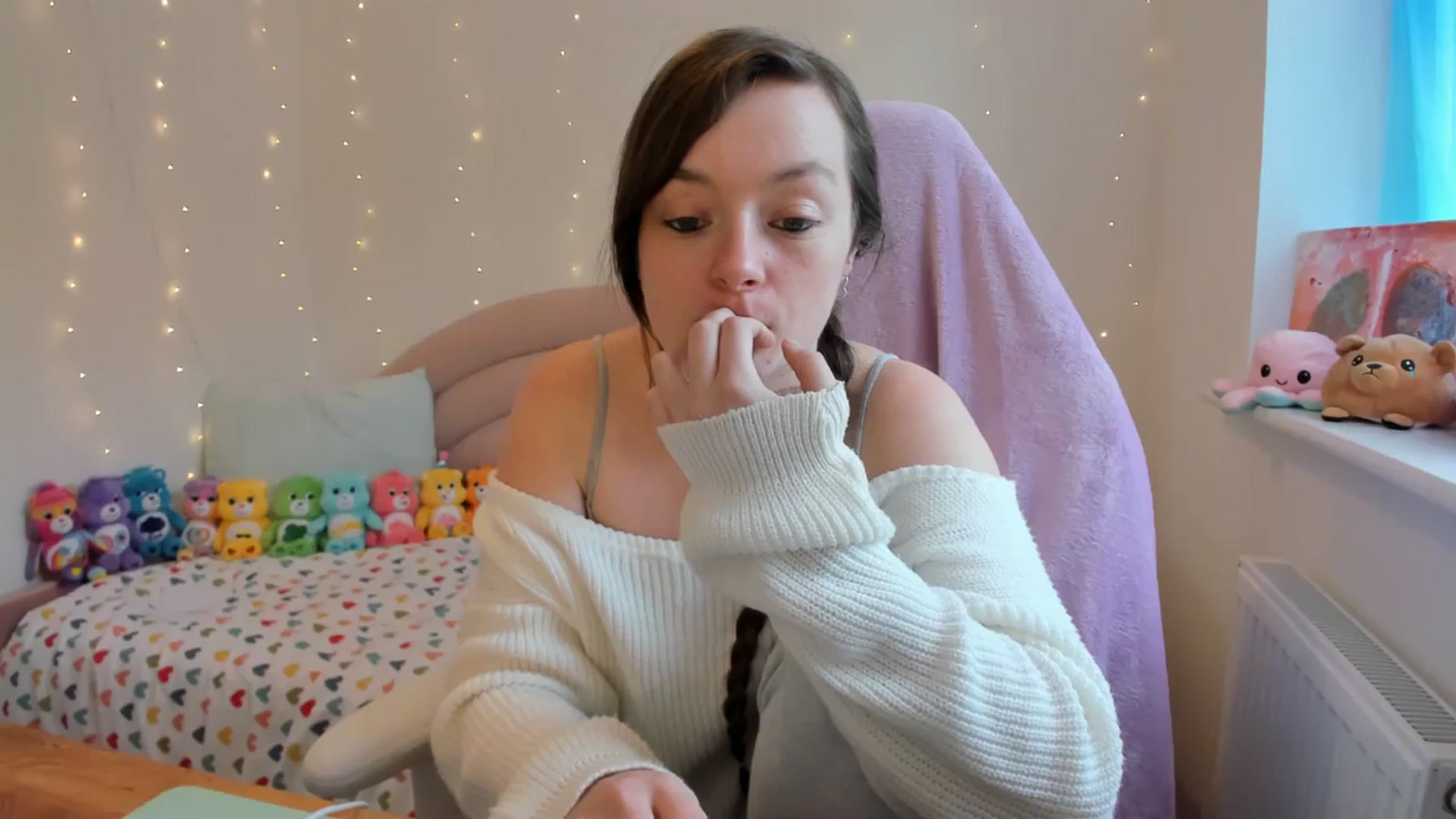 Gallery image thumbnail from JessieBear_'s myfreecams stream on, 10/16/2023, 14:10 image 14 of 20