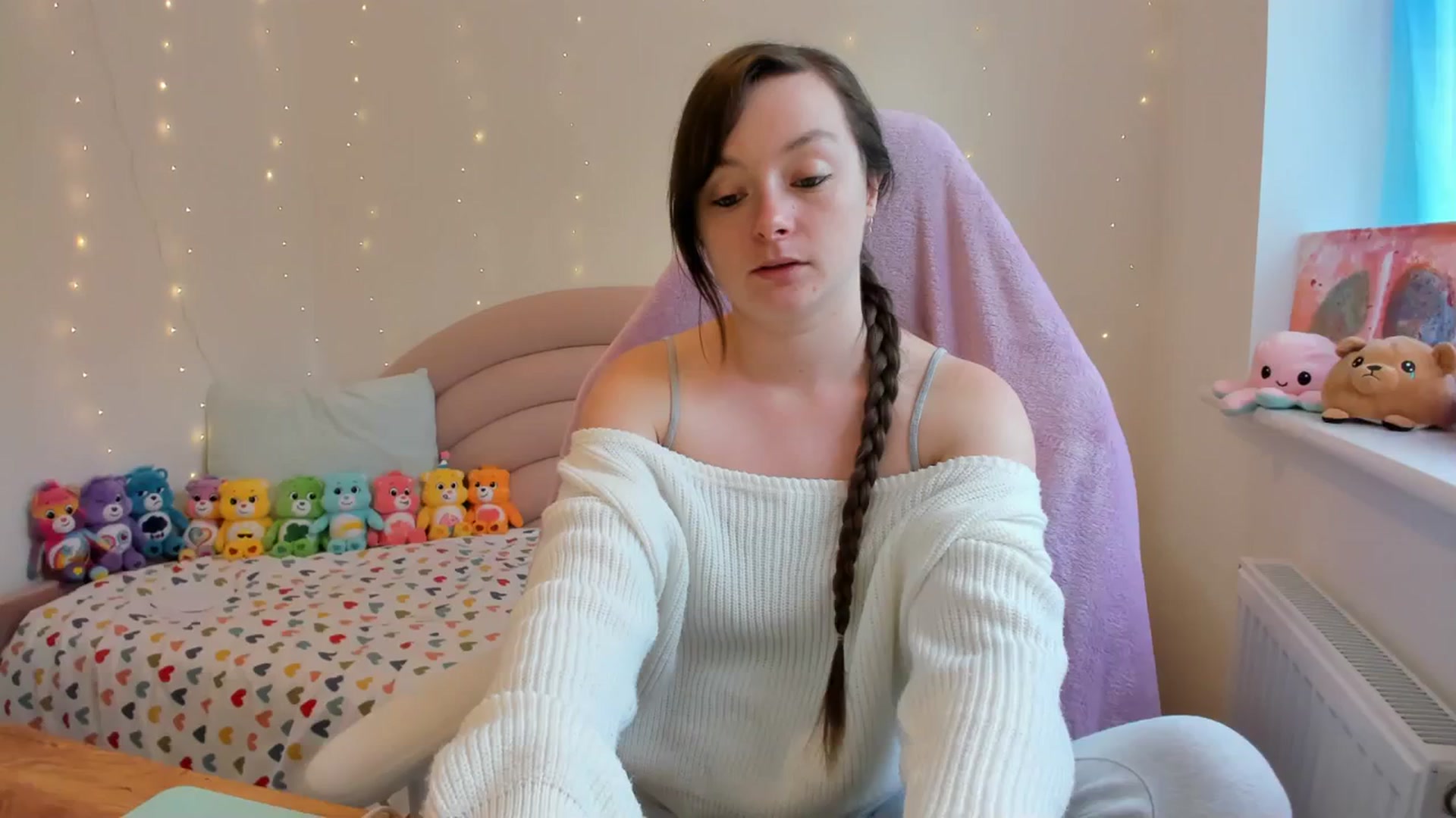 Gallery image thumbnail from JessieBear_'s myfreecams stream on, 10/16/2023, 14:10 image 6 of 20