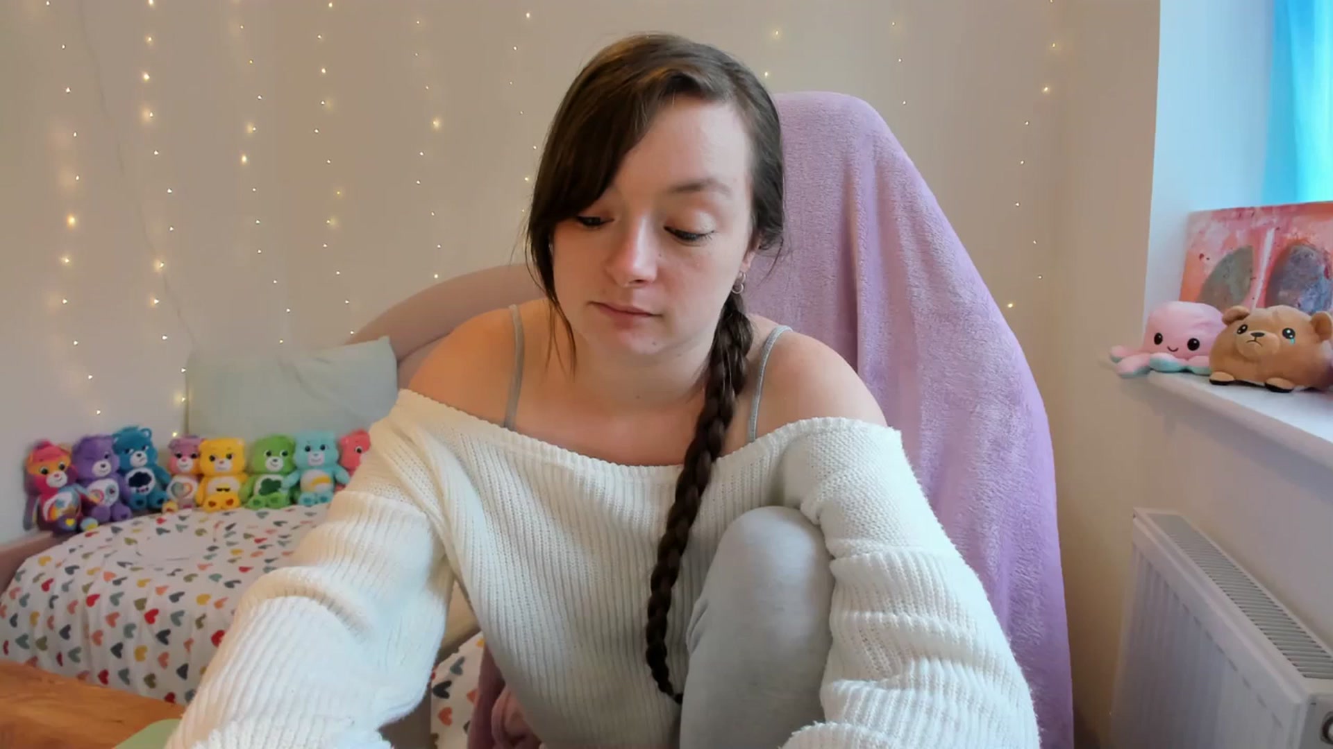 Gallery image thumbnail from JessieBear_'s myfreecams stream on, 10/16/2023, 14:10 image 13 of 20