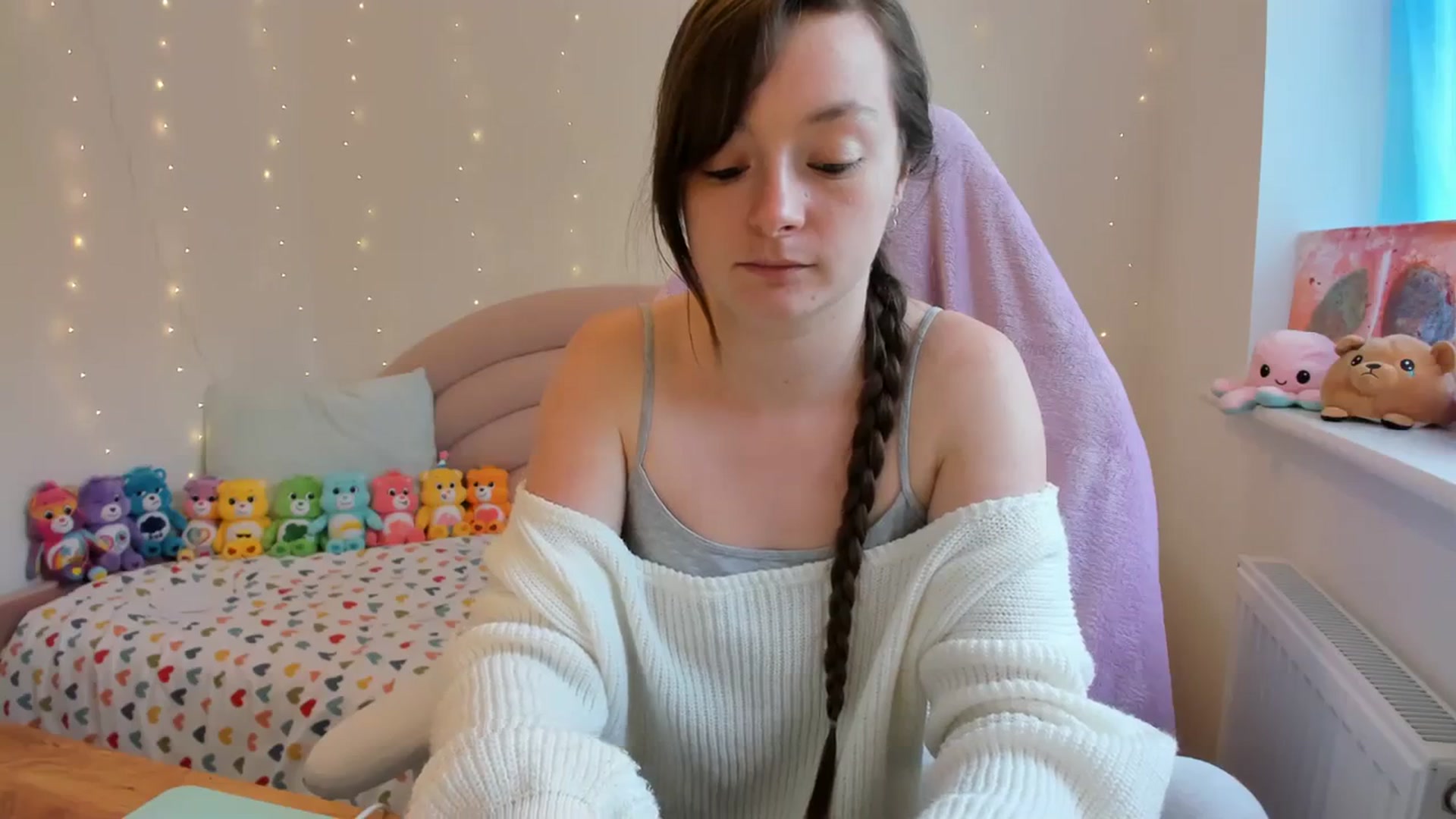 Gallery image thumbnail from JessieBear_'s myfreecams stream on, 10/16/2023, 14:10 image 9 of 20