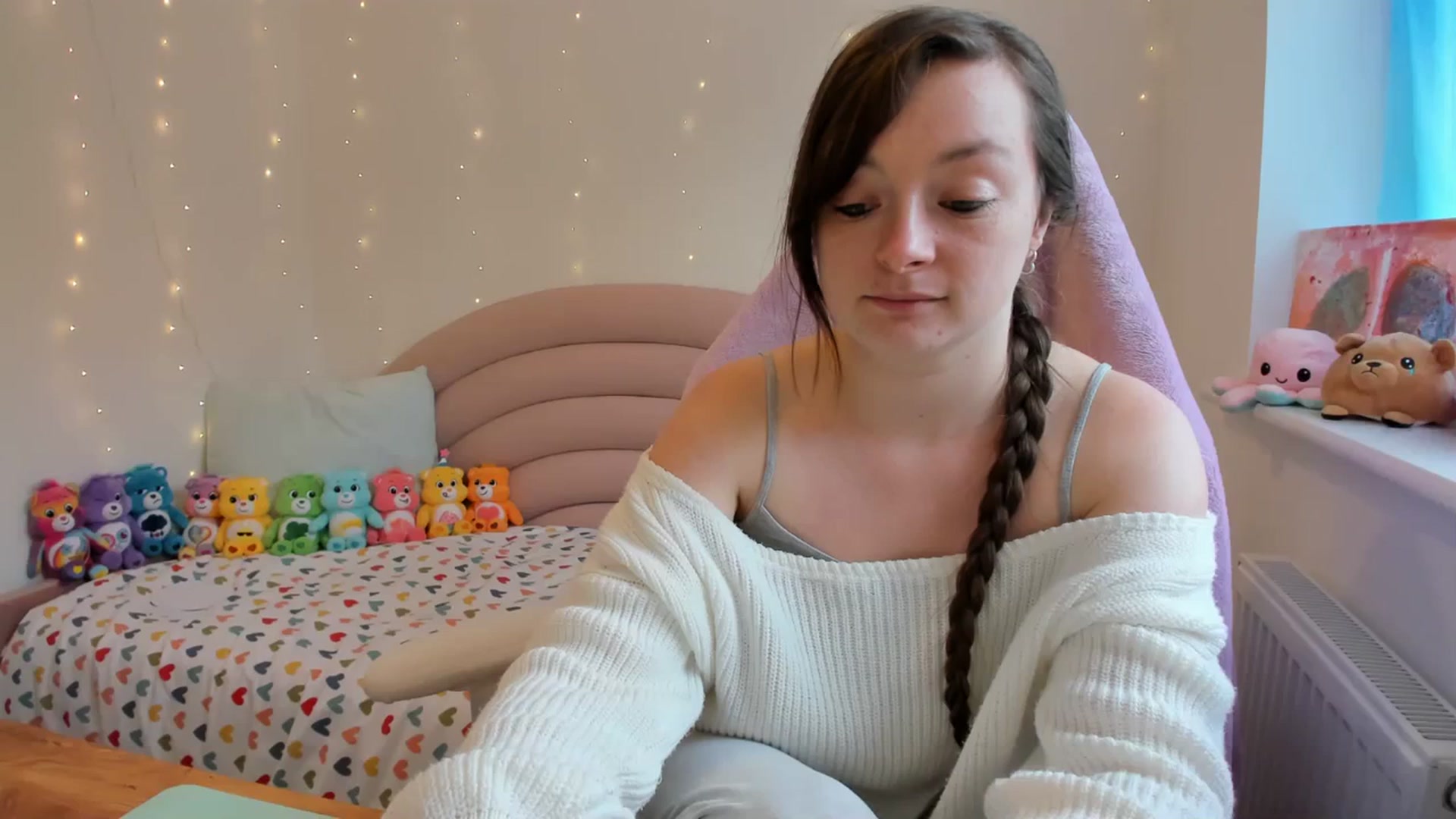 Gallery image thumbnail from JessieBear_'s myfreecams stream on, 10/16/2023, 14:44 image 7 of 20