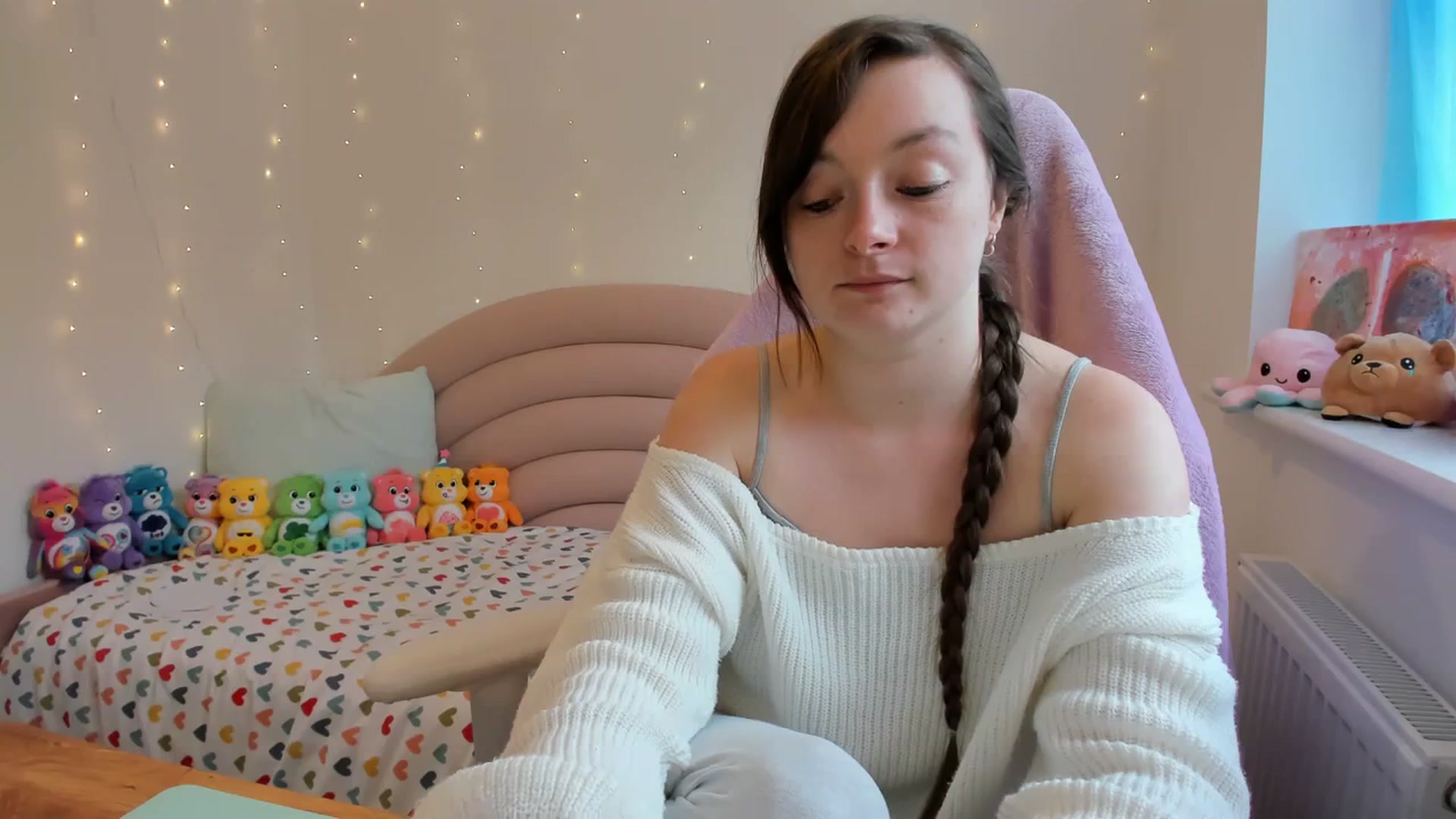 Gallery image thumbnail from JessieBear_'s myfreecams stream on, 10/16/2023, 14:44 image 3 of 20