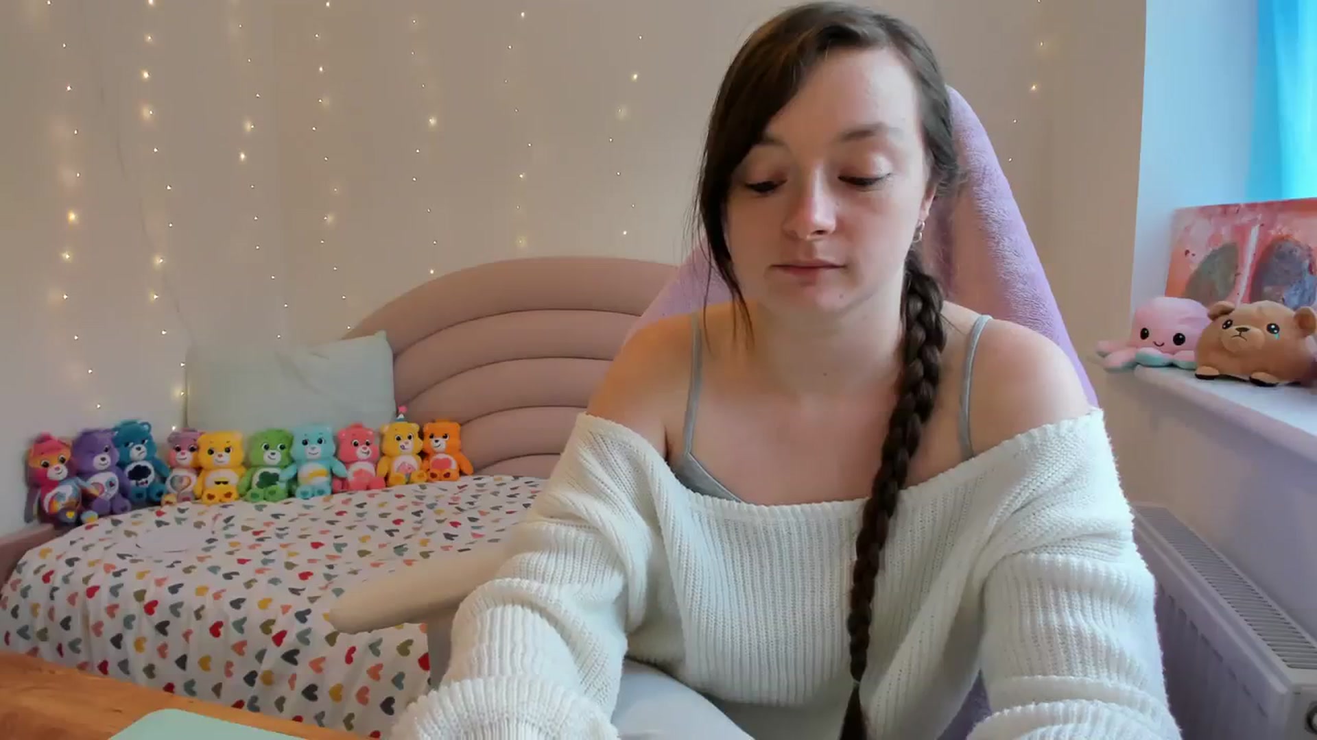 Gallery image thumbnail from JessieBear_'s myfreecams stream on, 10/16/2023, 14:44 image 15 of 20