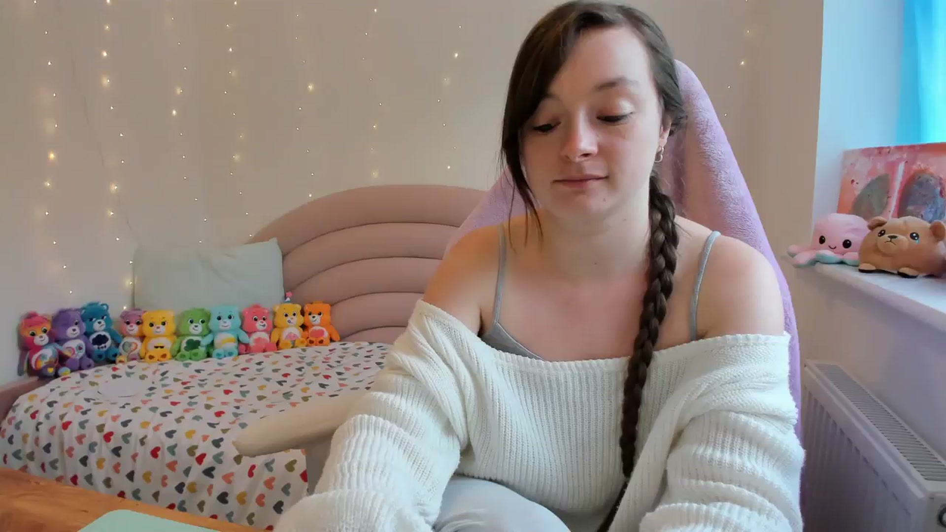 Gallery image thumbnail from JessieBear_'s myfreecams stream on, 10/16/2023, 14:44 image 5 of 20