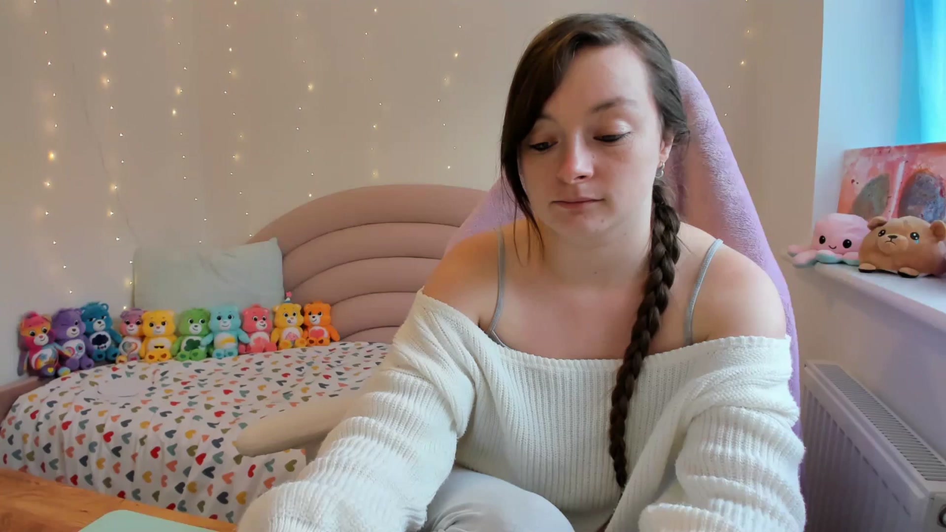 Gallery image thumbnail from JessieBear_'s myfreecams stream on, 10/16/2023, 14:44 image 4 of 20