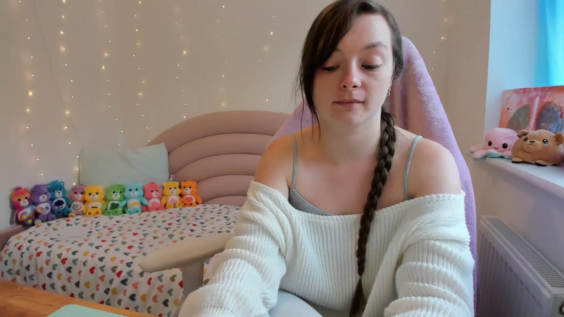 Gallery image thumbnail from JessieBear_'s myfreecams stream on, 10/16/2023, 14:44 image 8 of 20