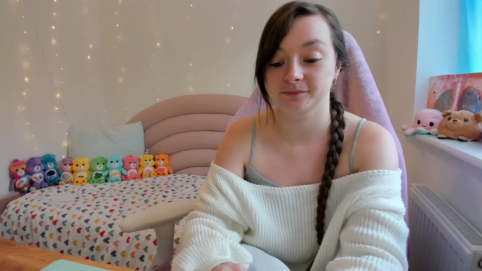 Gallery image thumbnail from JessieBear_'s myfreecams stream on, 10/16/2023, 14:44 image 6 of 20