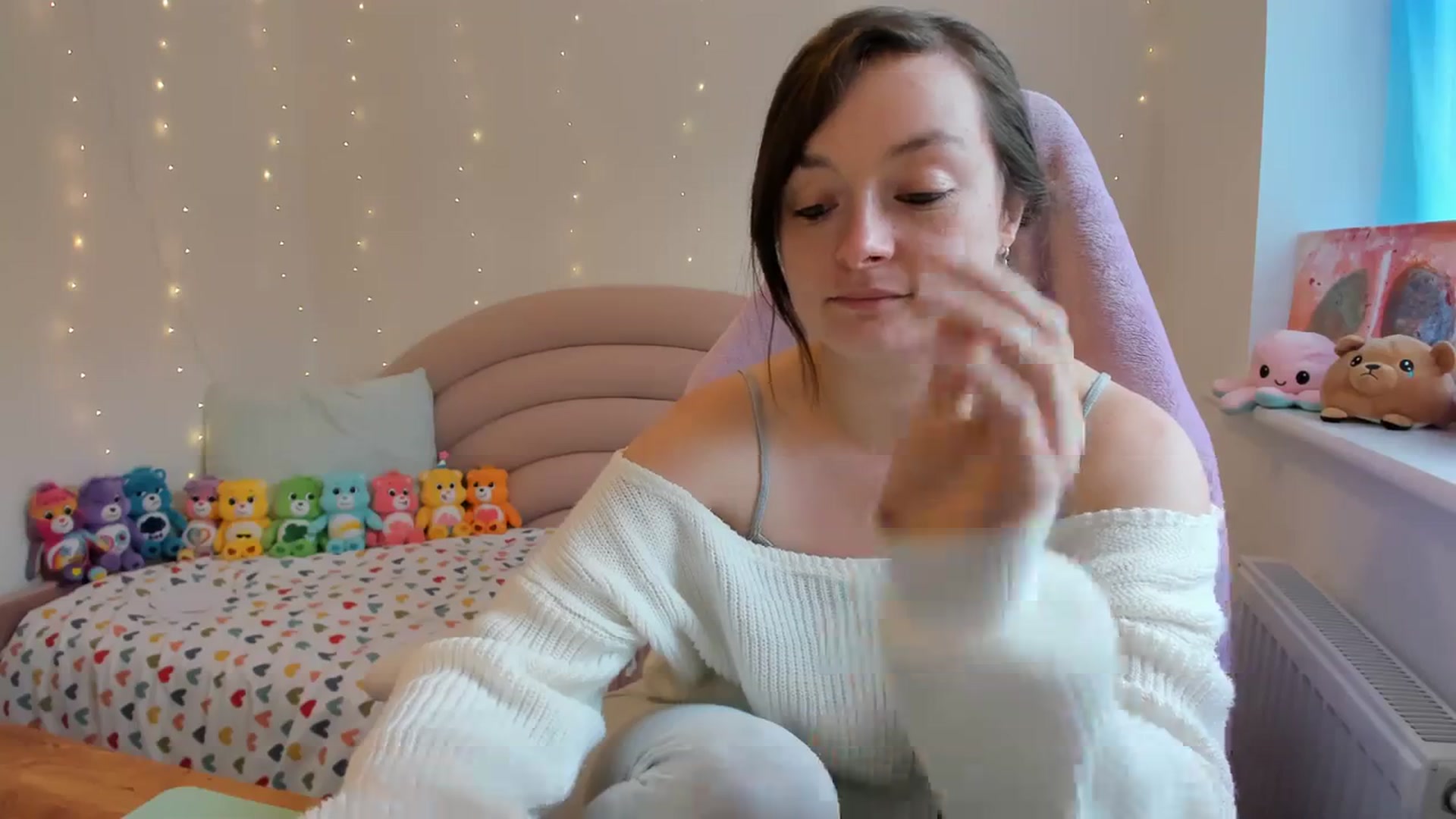 Gallery image thumbnail from JessieBear_'s myfreecams stream on, 10/16/2023, 14:44 image 14 of 20
