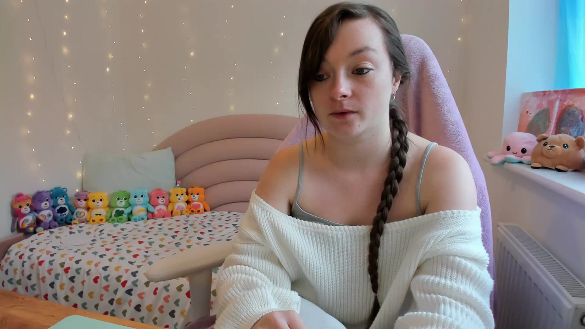 Gallery image thumbnail from JessieBear_'s myfreecams stream on, 10/16/2023, 14:44 image 1 of 20
