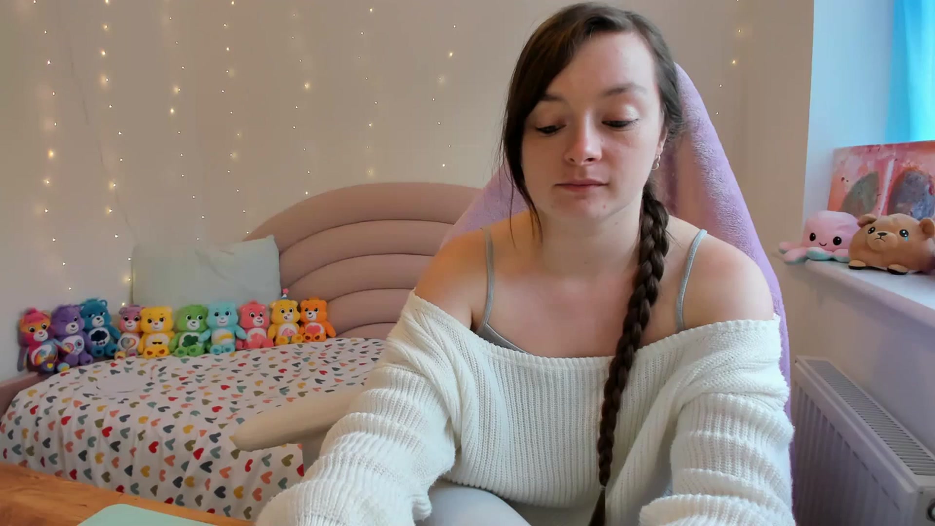 Gallery image thumbnail from JessieBear_'s myfreecams stream on, 10/16/2023, 14:44 image 13 of 20