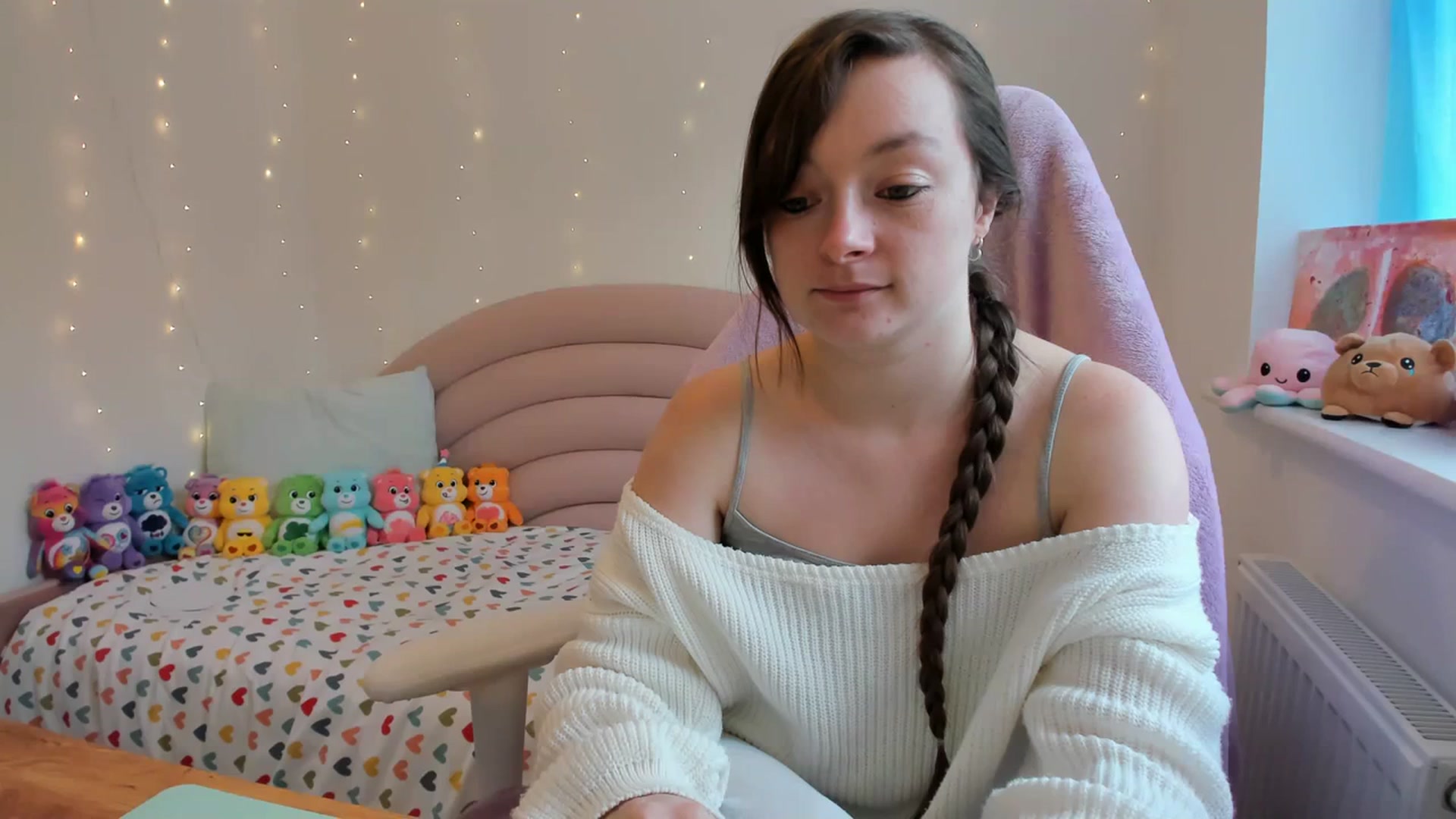 Gallery image thumbnail from JessieBear_'s myfreecams stream on, 10/16/2023, 14:44 image 2 of 20