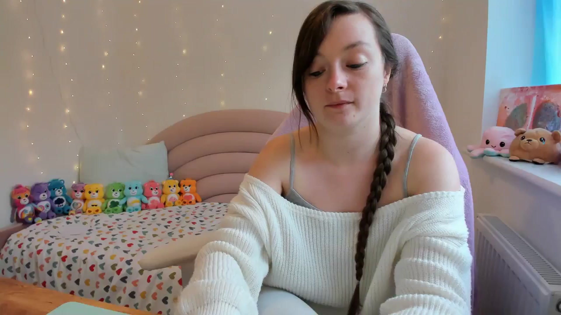Gallery image thumbnail from JessieBear_'s myfreecams stream on, 10/16/2023, 14:44 image 12 of 20