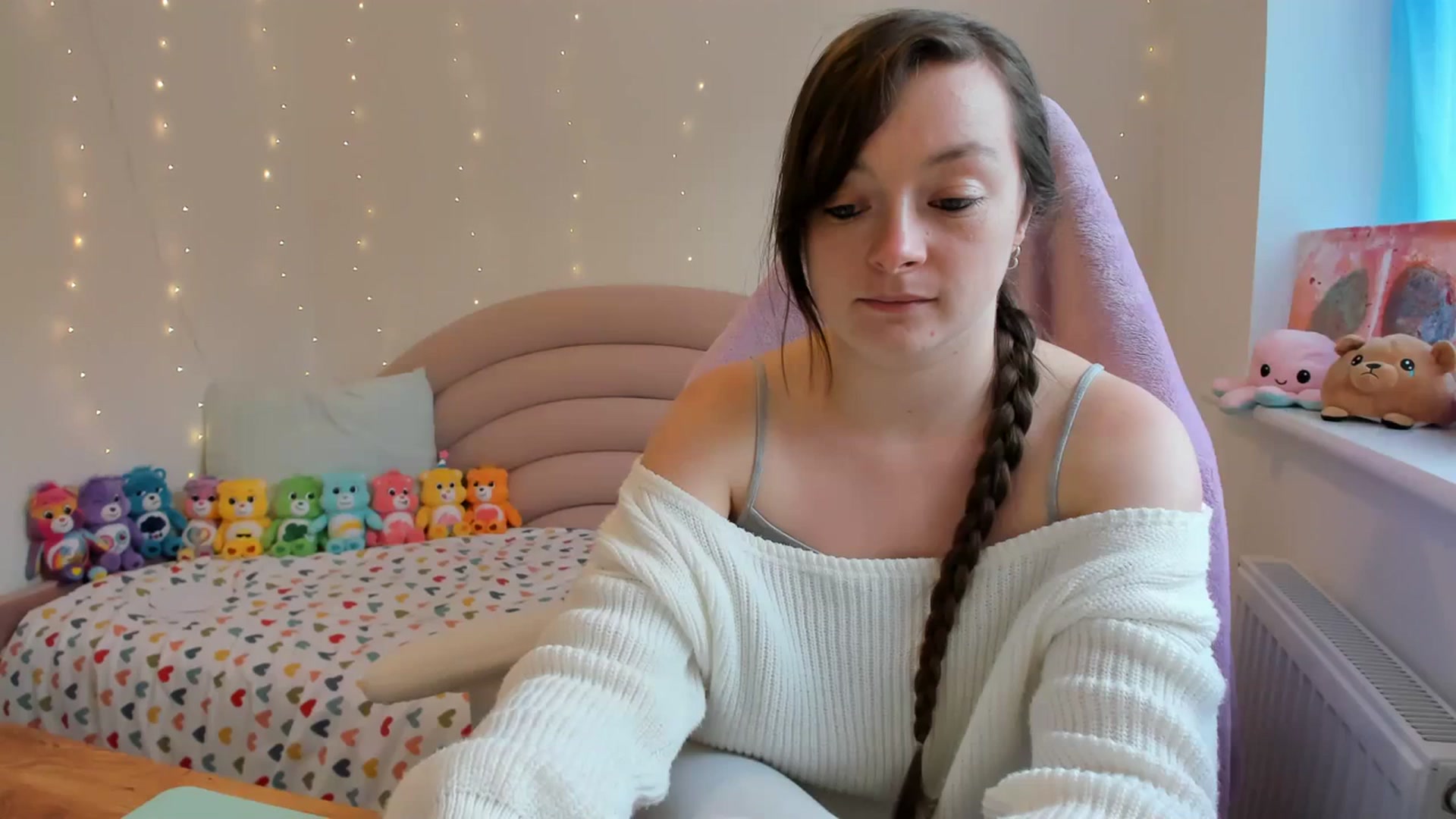 Gallery image thumbnail from JessieBear_'s myfreecams stream on, 10/16/2023, 14:44 image 10 of 20