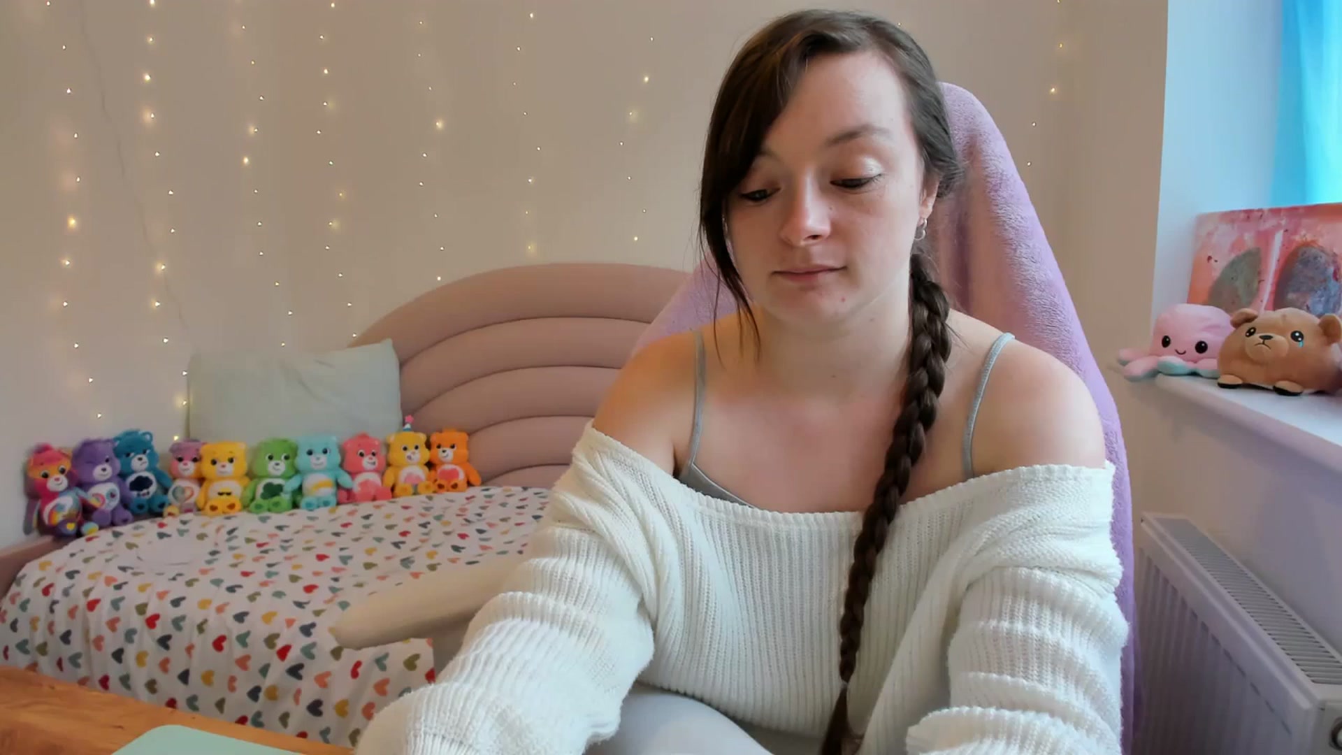 Gallery image thumbnail from JessieBear_'s myfreecams stream on, 10/16/2023, 14:44 image 9 of 20