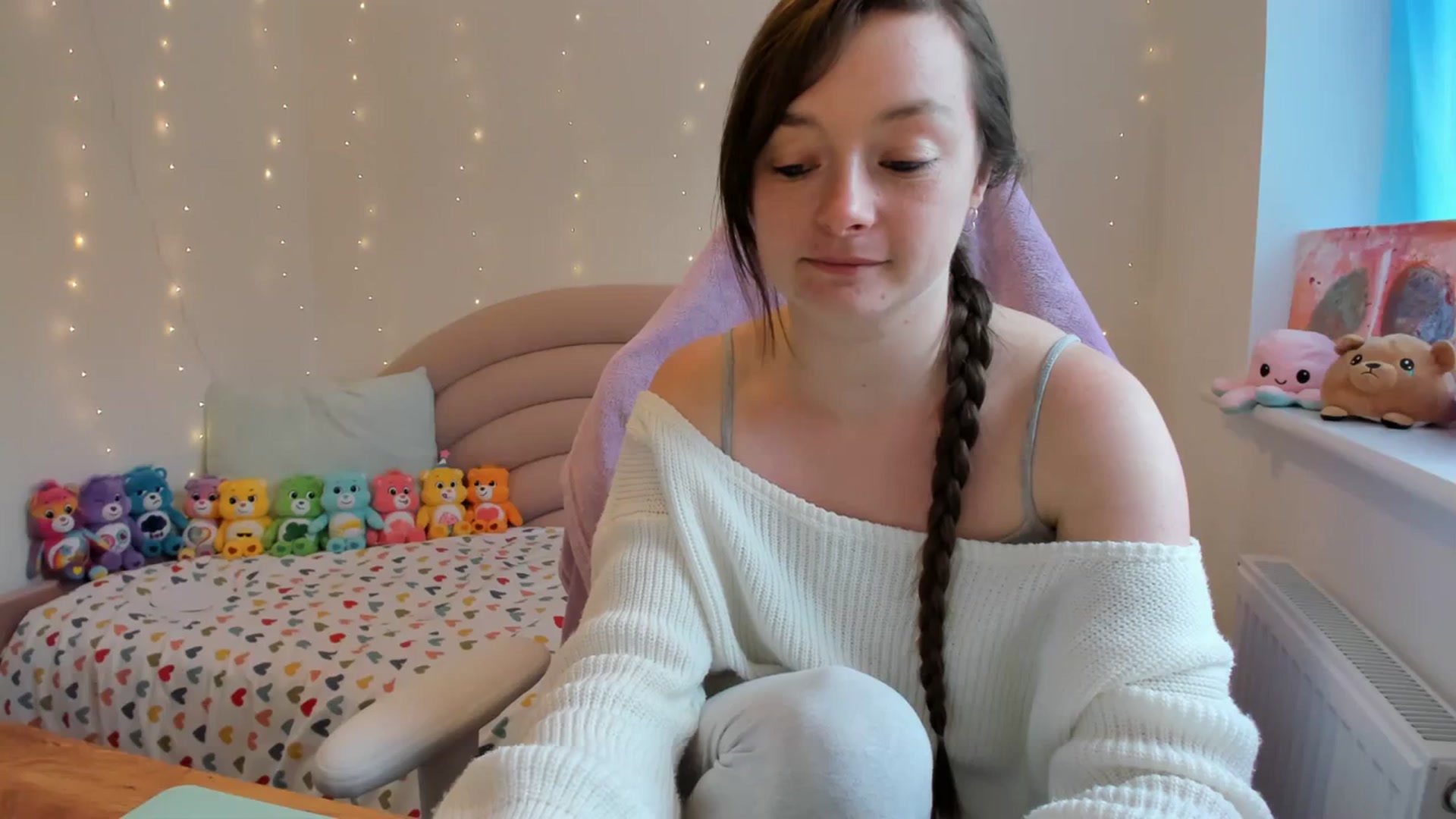 Gallery image thumbnail from JessieBear_'s myfreecams stream on, 10/16/2023, 15:33 image 6 of 20