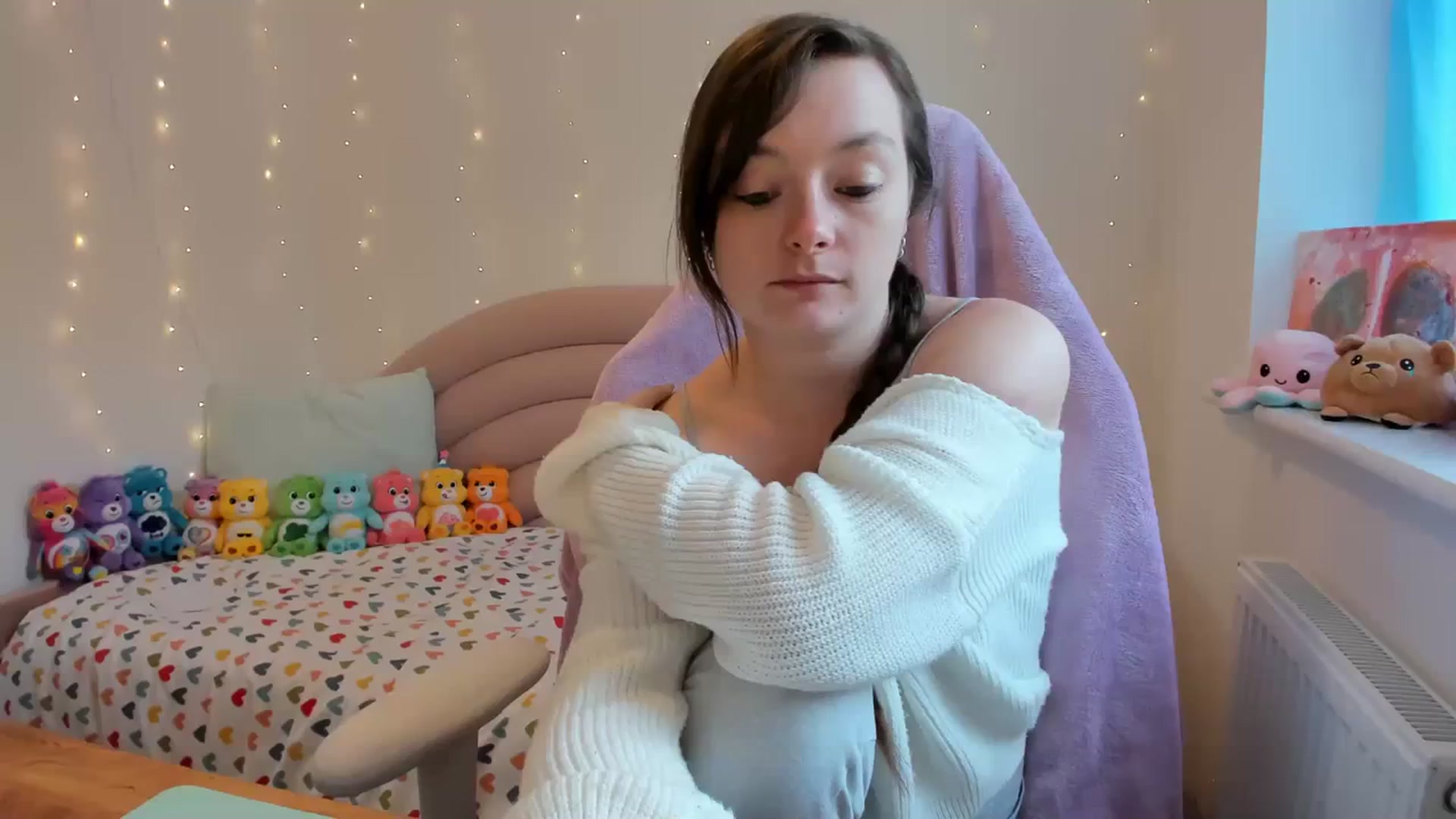 Gallery image thumbnail from JessieBear_'s myfreecams stream on, 10/16/2023, 15:33 image 11 of 20