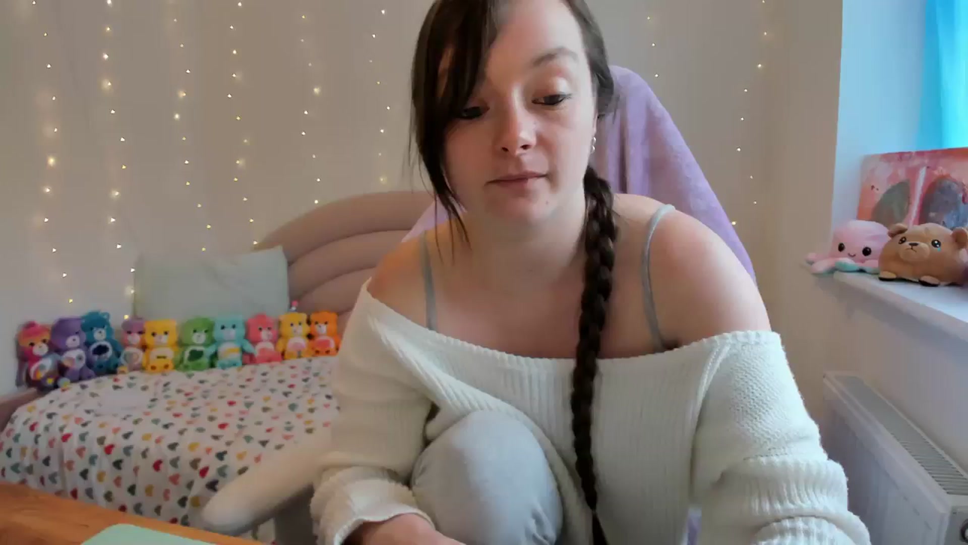 Gallery image thumbnail from JessieBear_'s myfreecams stream on, 10/16/2023, 15:33 image 1 of 20