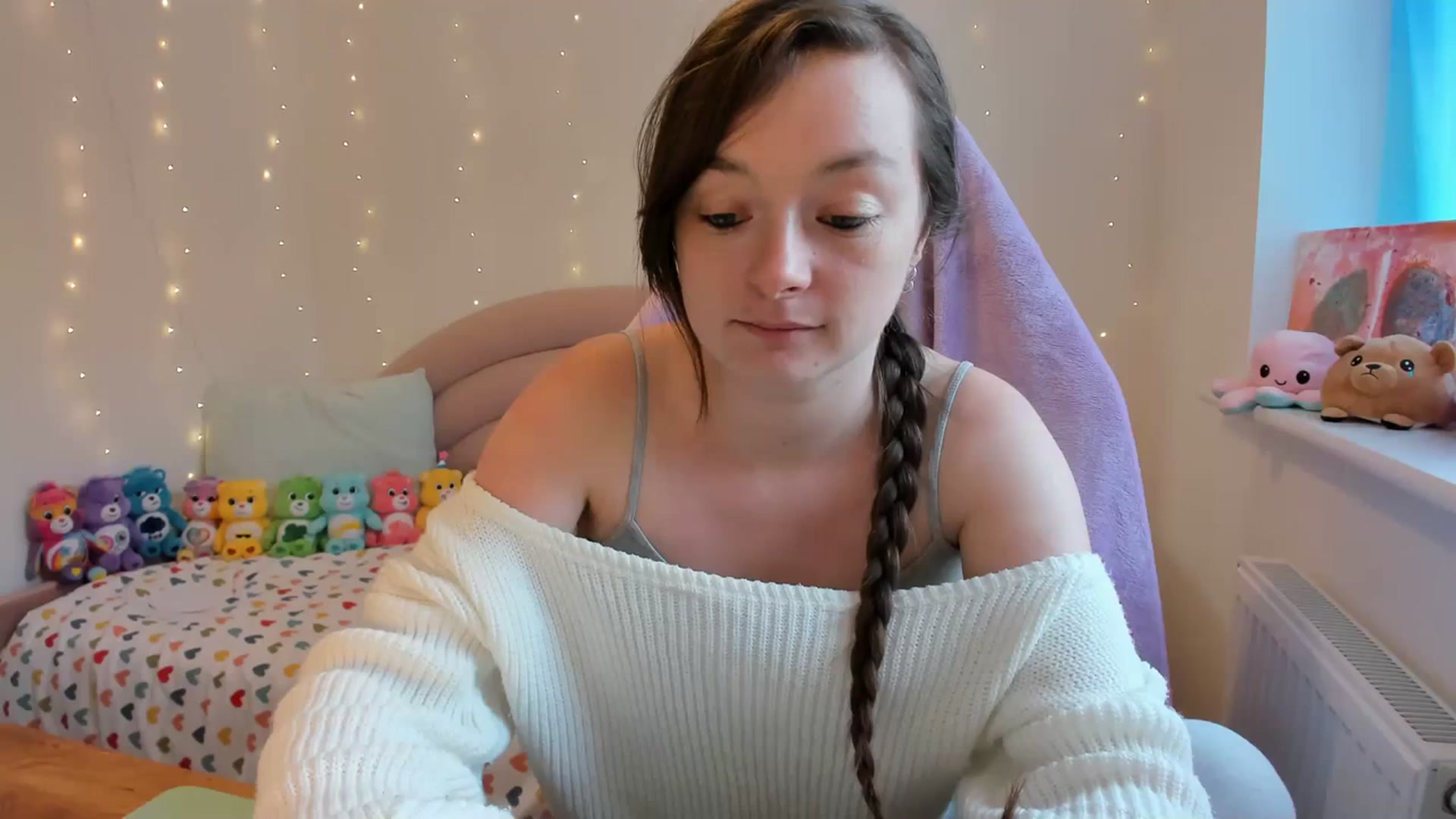 Gallery image thumbnail from JessieBear_'s myfreecams stream on, 10/16/2023, 15:33 image 13 of 20