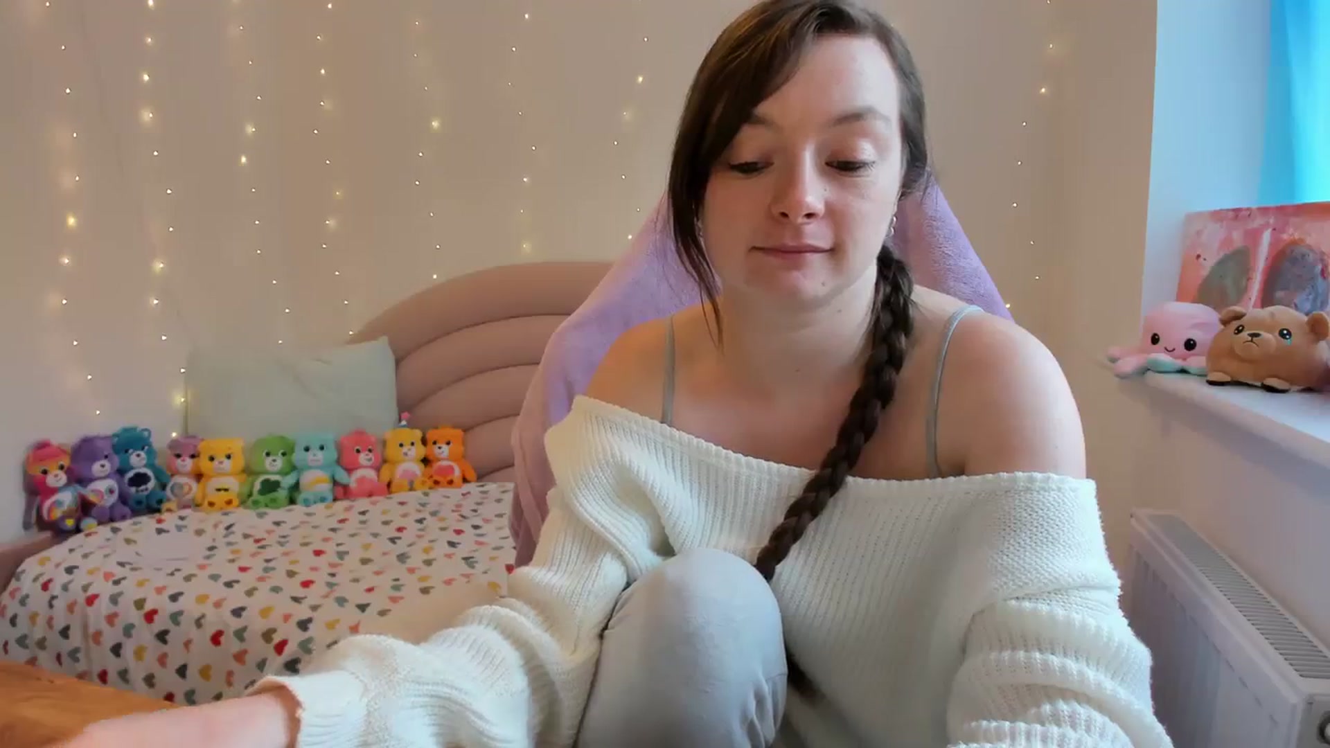Gallery image thumbnail from JessieBear_'s myfreecams stream on, 10/16/2023, 15:33 image 10 of 20
