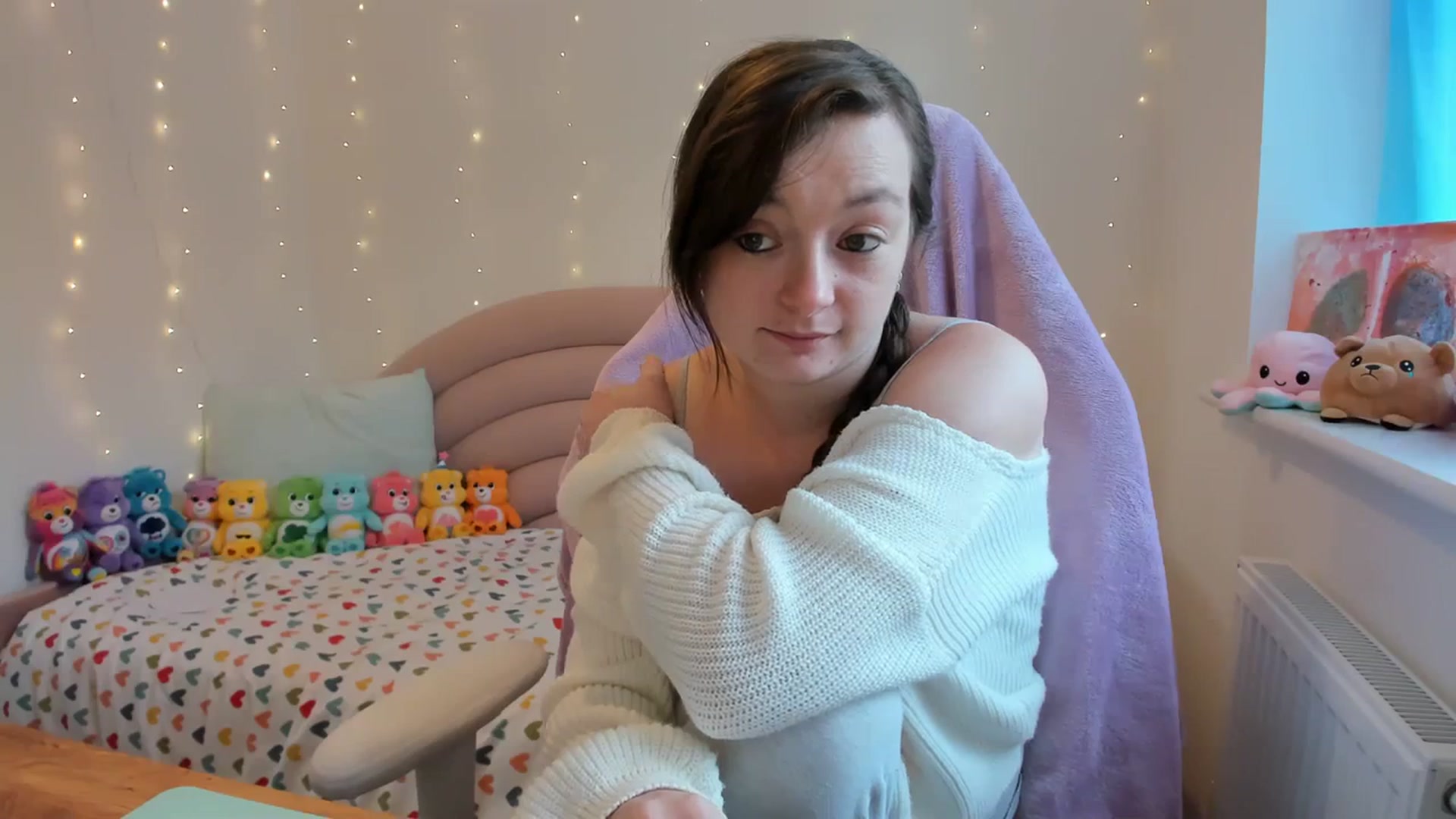 Gallery image thumbnail from JessieBear_'s myfreecams stream on, 10/16/2023, 15:33 image 12 of 20