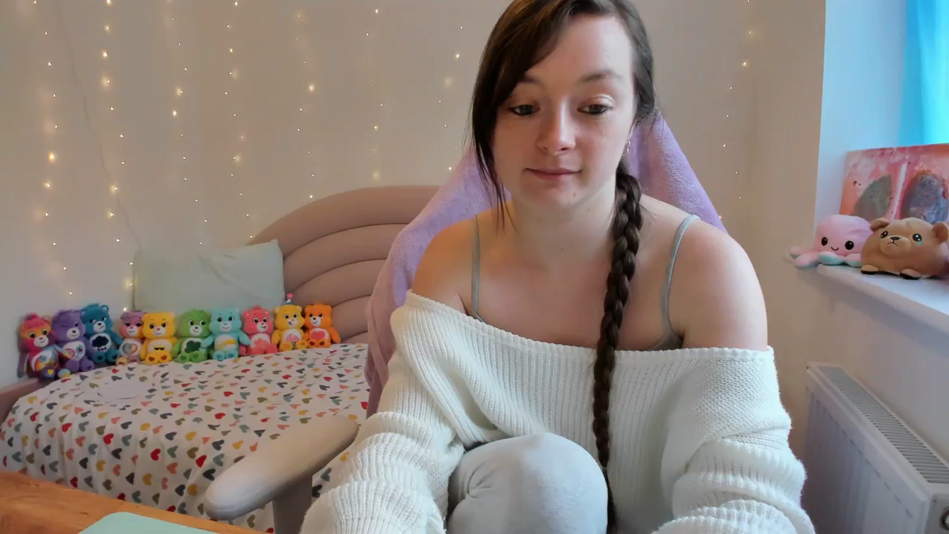 Gallery image thumbnail from JessieBear_'s myfreecams stream on, 10/16/2023, 15:33 image 7 of 20