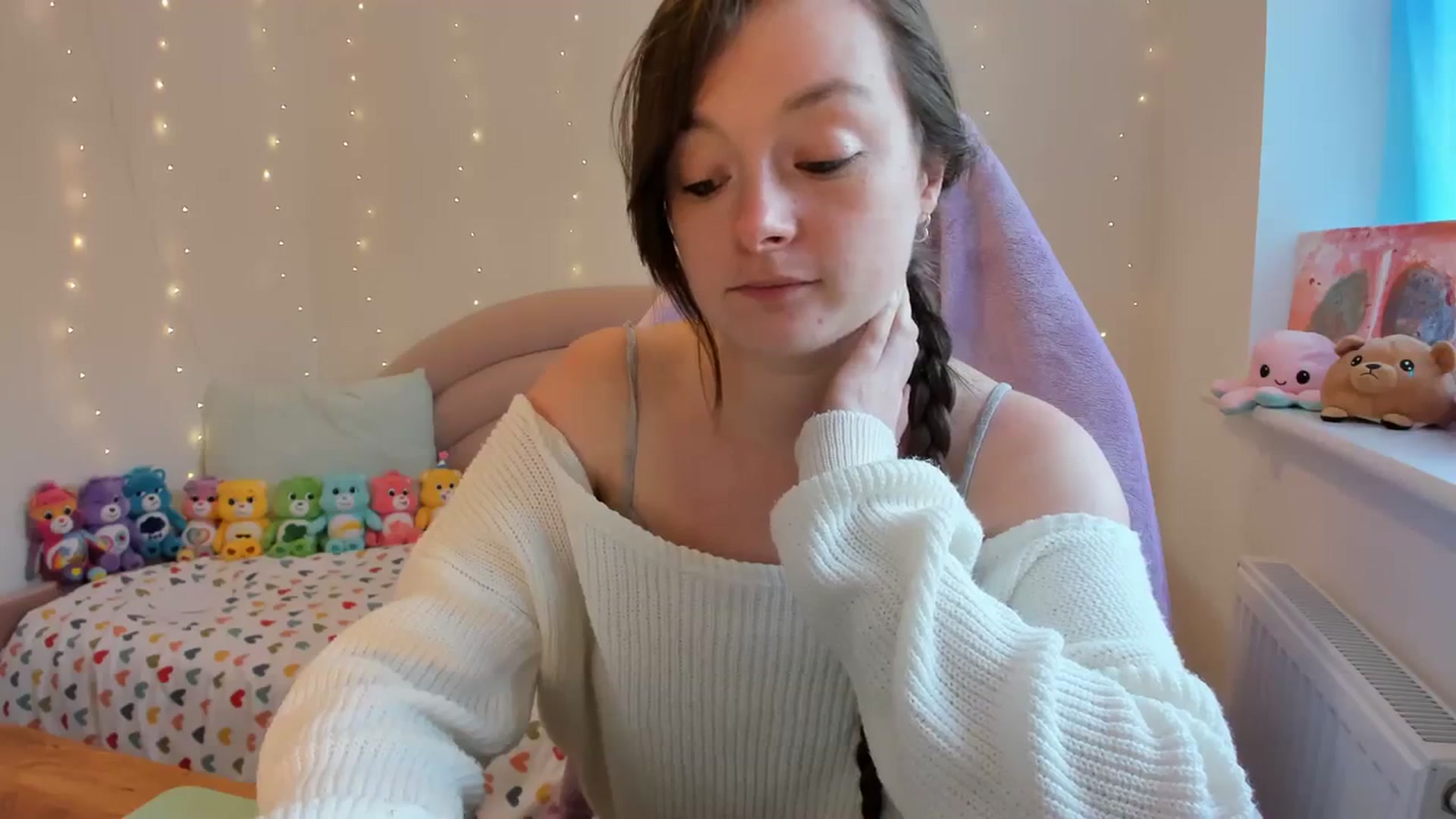 Gallery image thumbnail from JessieBear_'s myfreecams stream on, 10/16/2023, 15:33 image 14 of 20