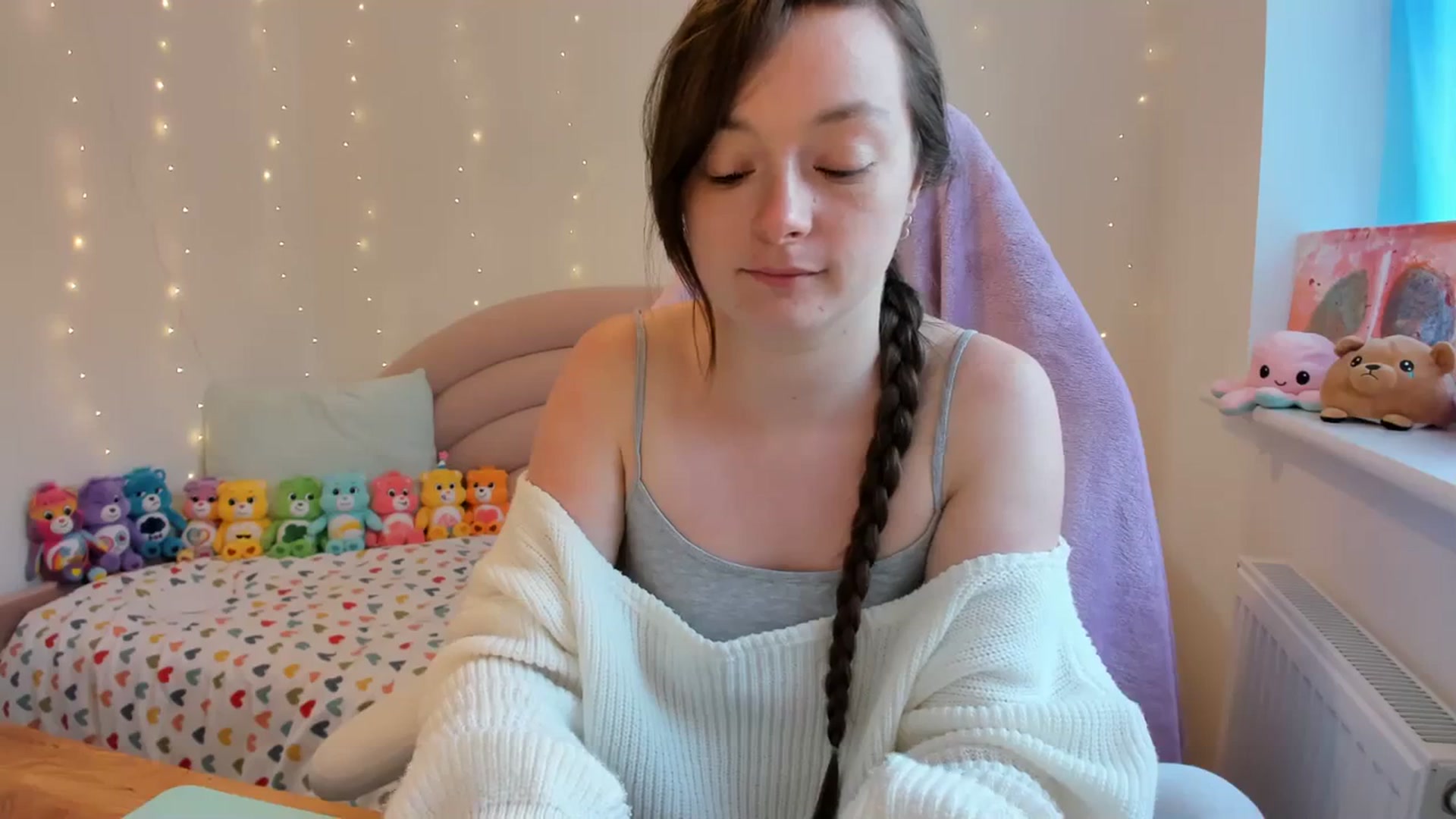 Gallery image thumbnail from JessieBear_'s myfreecams stream on, 10/16/2023, 15:33 image 15 of 20