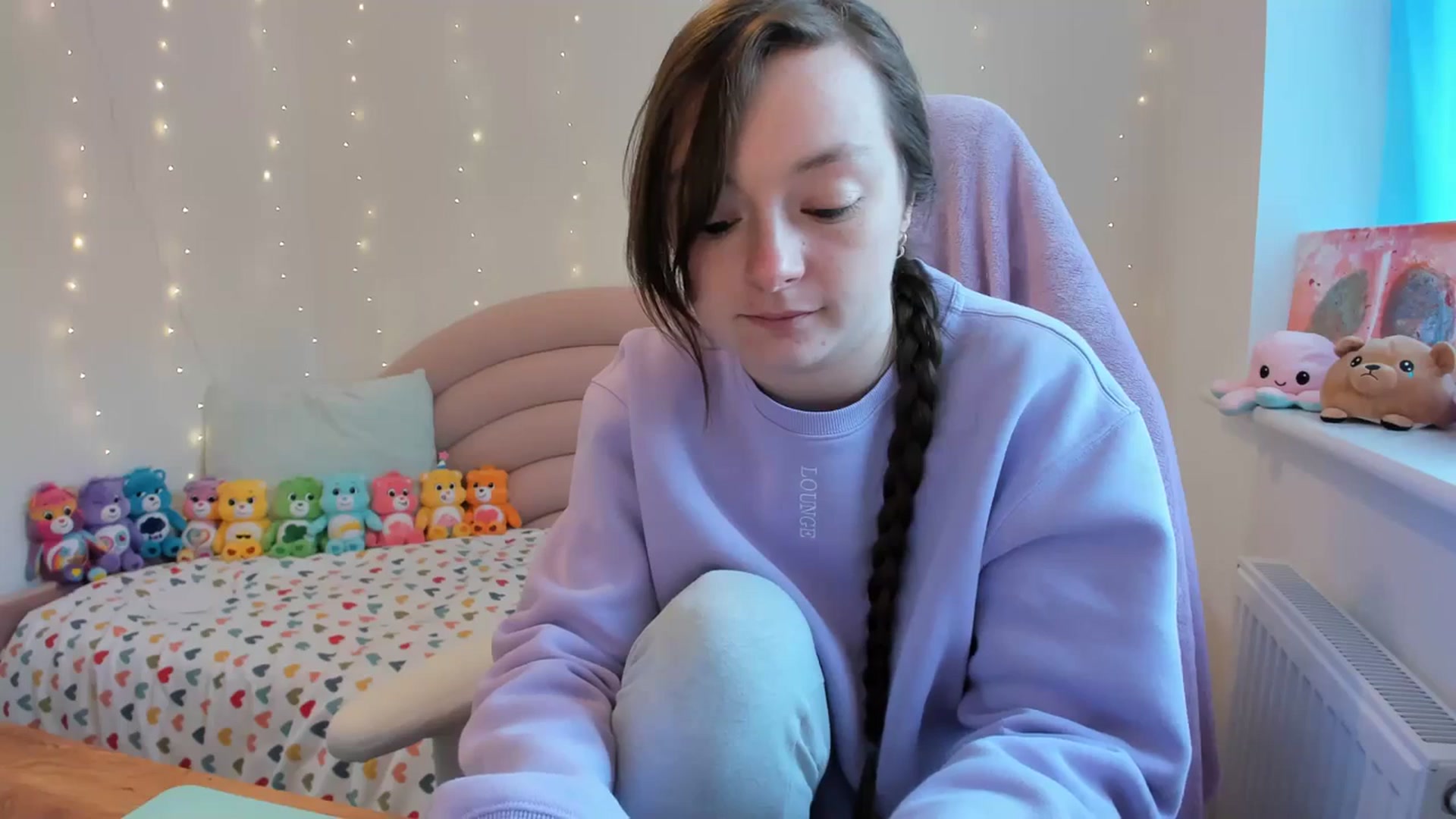 Gallery image thumbnail from JessieBear_'s myfreecams stream on, 10/16/2023, 15:33 image 16 of 20