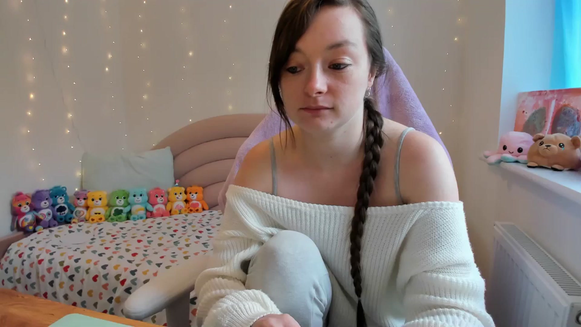 Gallery image thumbnail from JessieBear_'s myfreecams stream on, 10/16/2023, 15:33 image 2 of 20