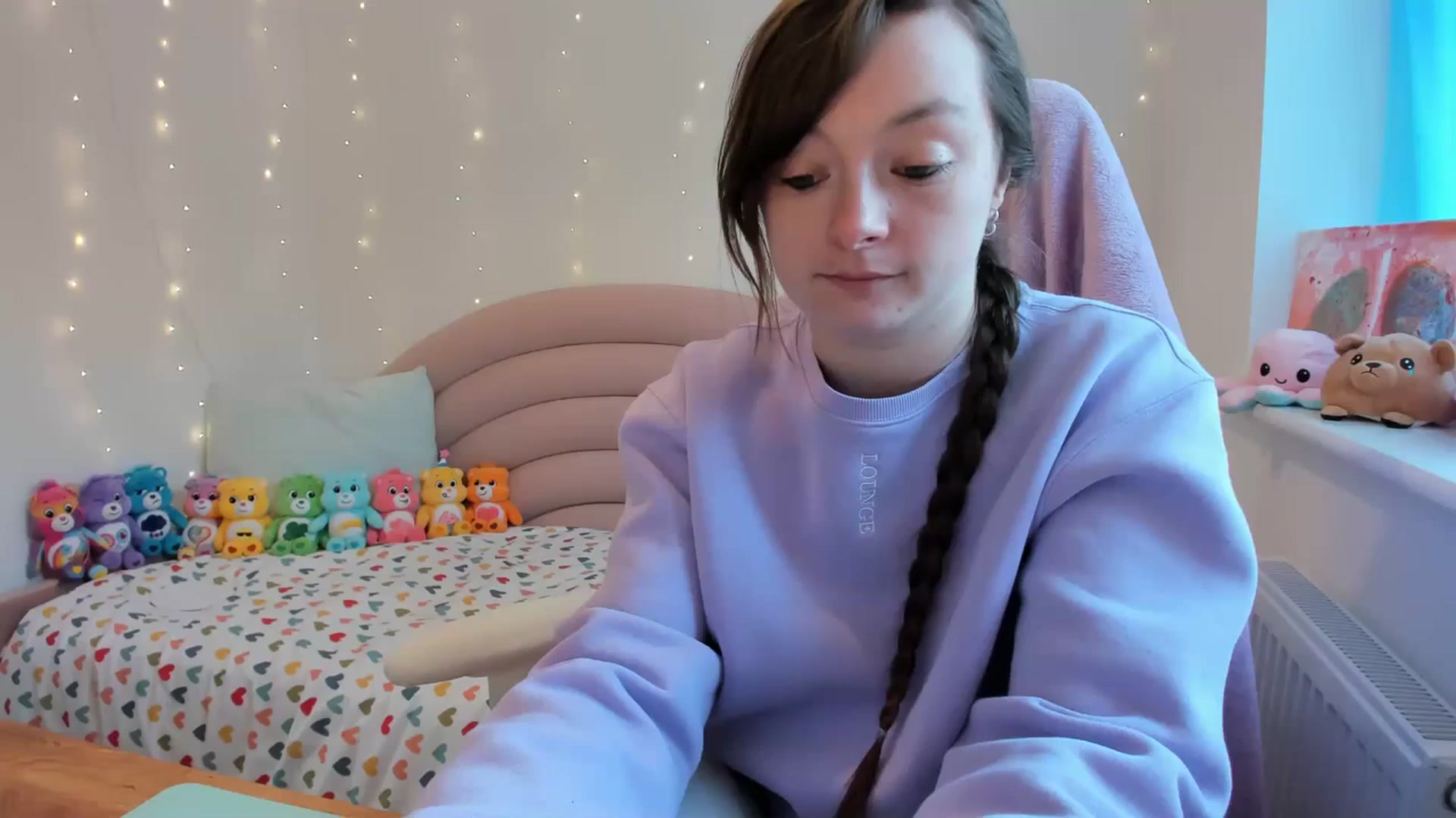 Gallery image thumbnail from JessieBear_'s myfreecams stream on, 10/16/2023, 15:33 image 17 of 20