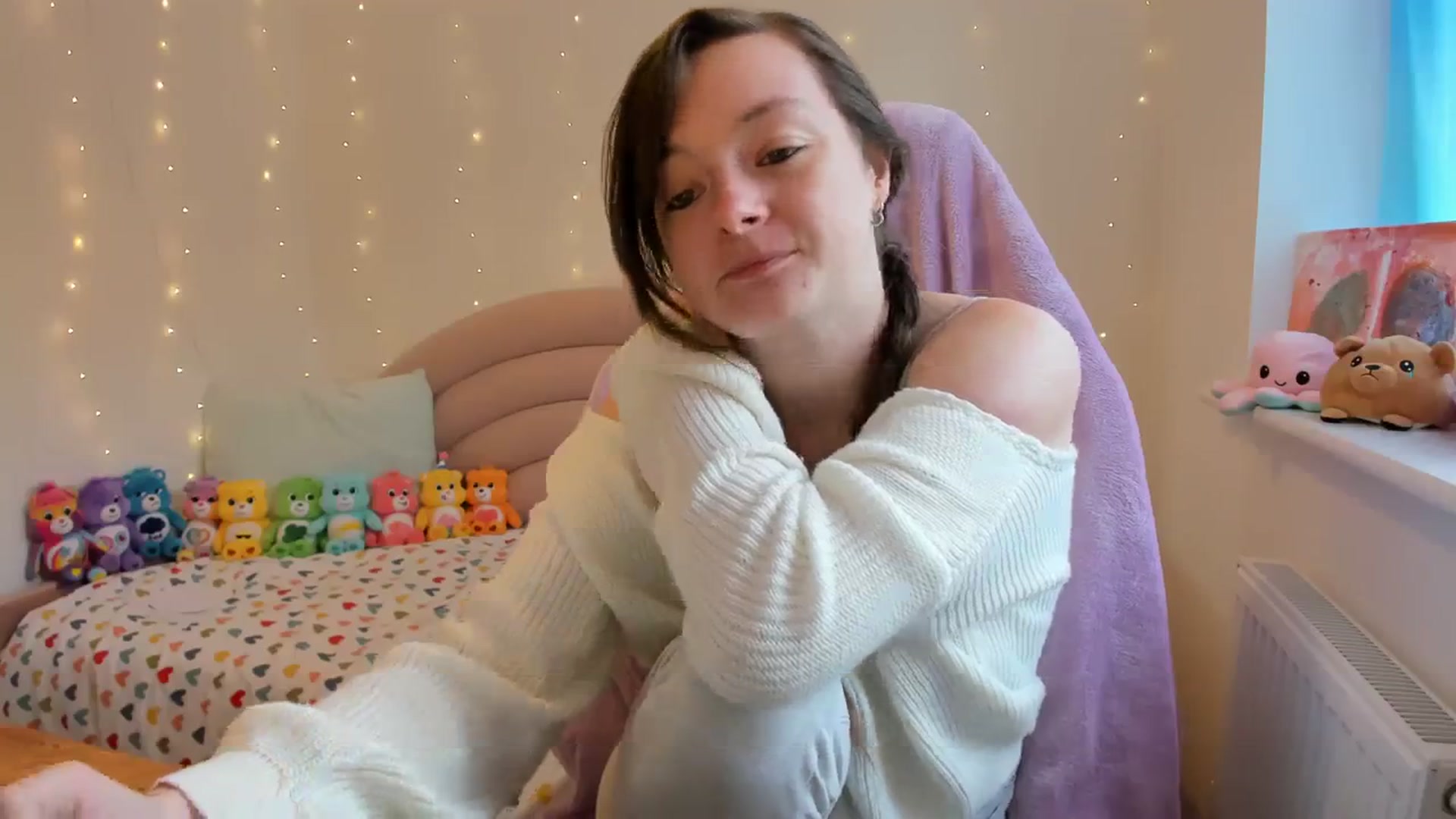 Gallery image thumbnail from JessieBear_'s myfreecams stream on, 10/16/2023, 15:33 image 9 of 20