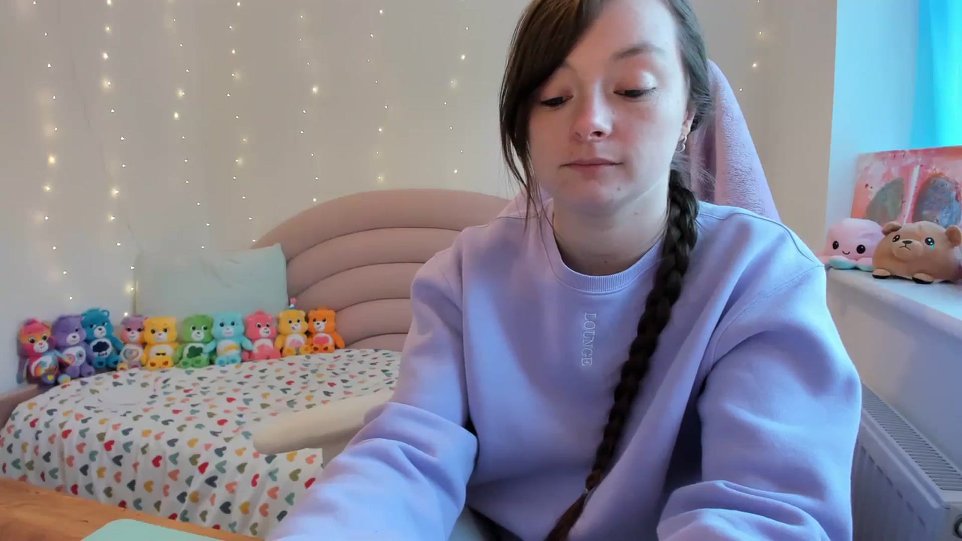 Gallery image thumbnail from JessieBear_'s myfreecams stream on, 10/16/2023, 15:33 image 19 of 20