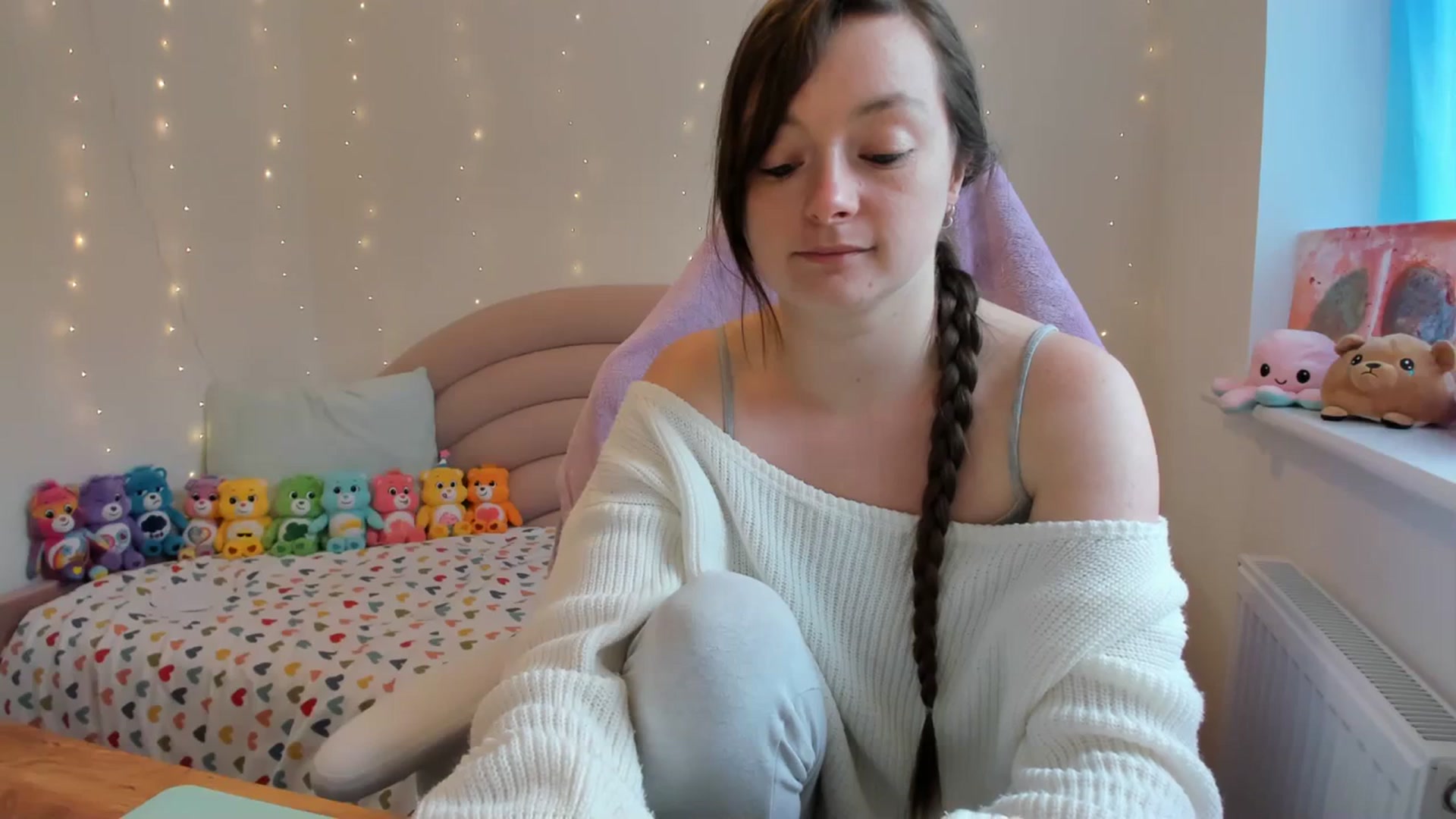 Gallery image thumbnail from JessieBear_'s myfreecams stream on, 10/16/2023, 15:33 image 4 of 20