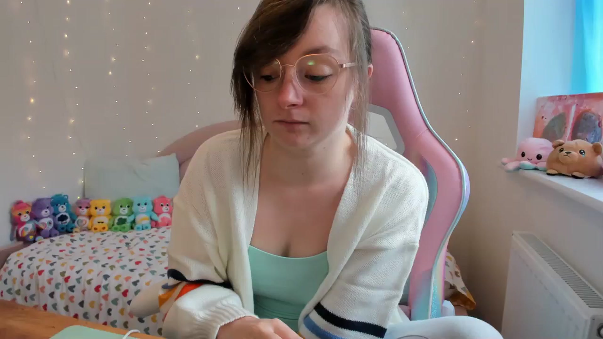 Gallery image thumbnail from JessieBear_'s myfreecams stream on, 10/17/2023, 13:38 image 17 of 20
