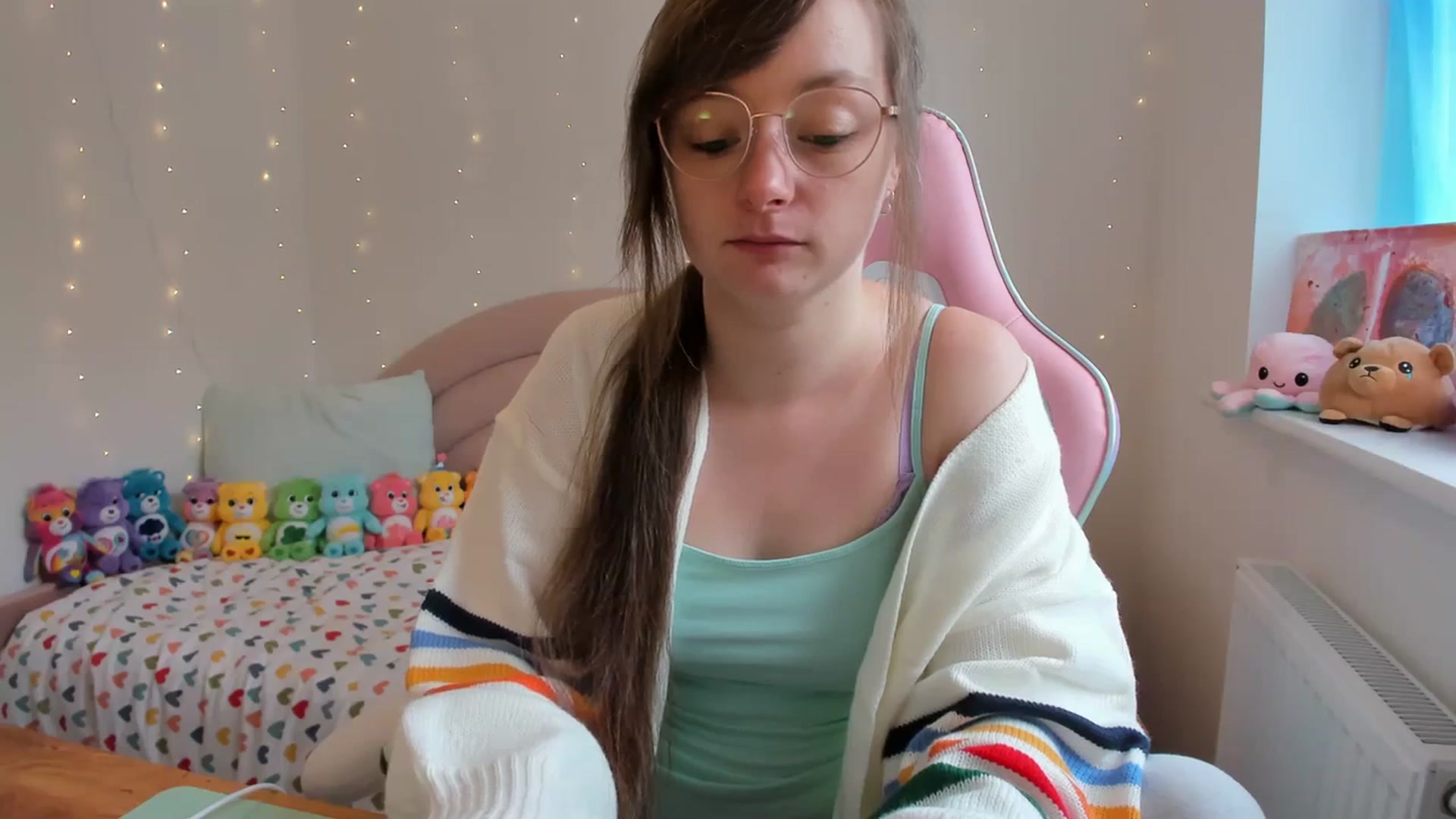 Gallery image thumbnail from JessieBear_'s myfreecams stream on, 10/17/2023, 13:38 image 3 of 20