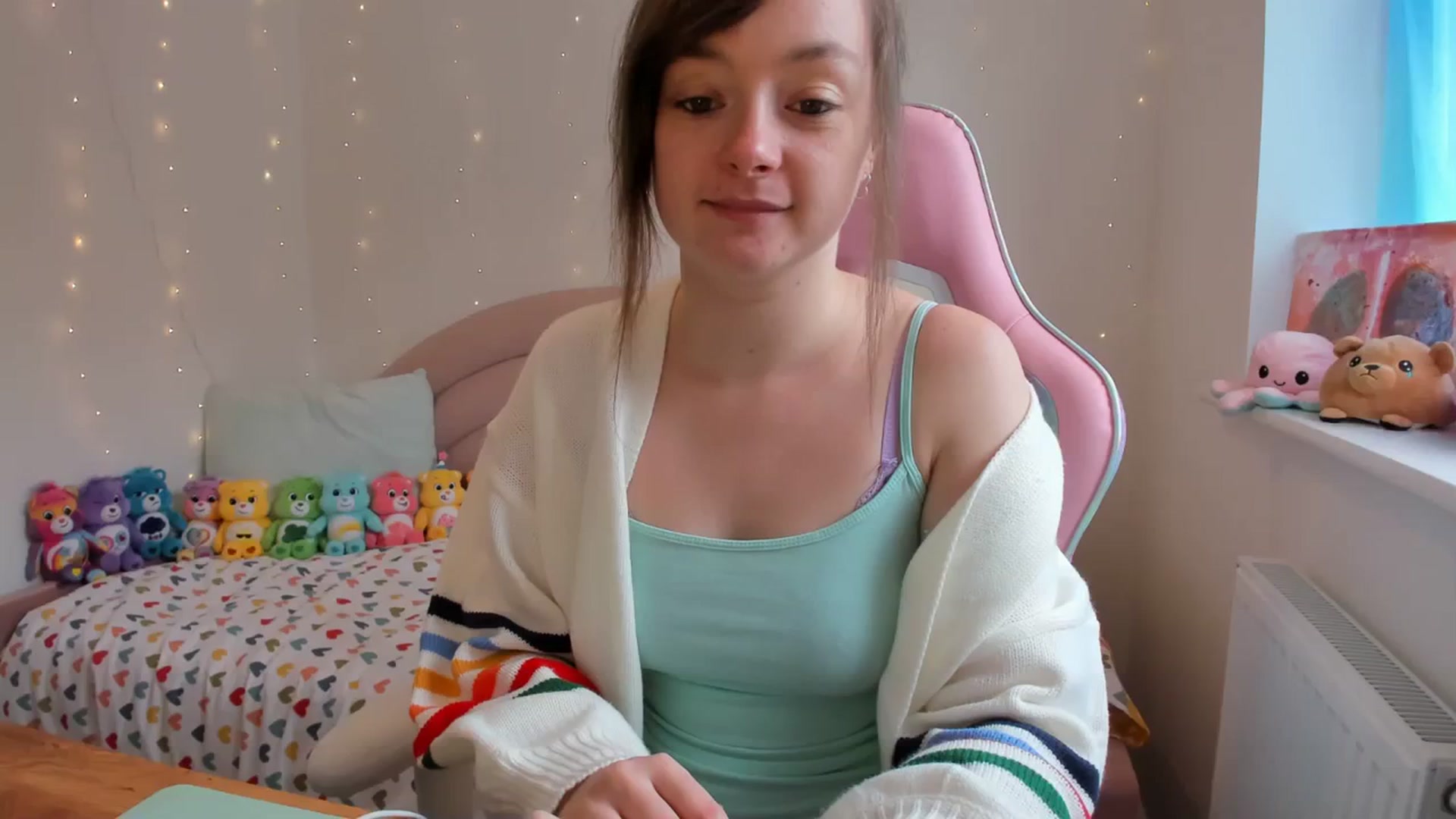 Gallery image thumbnail from JessieBear_'s myfreecams stream on, 10/17/2023, 13:38 image 1 of 20
