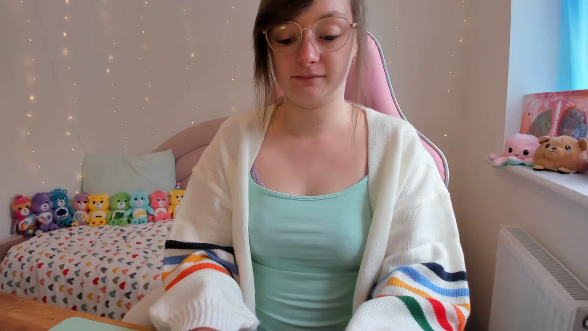 Gallery image thumbnail from JessieBear_'s myfreecams stream on, 10/17/2023, 13:38 image 19 of 20