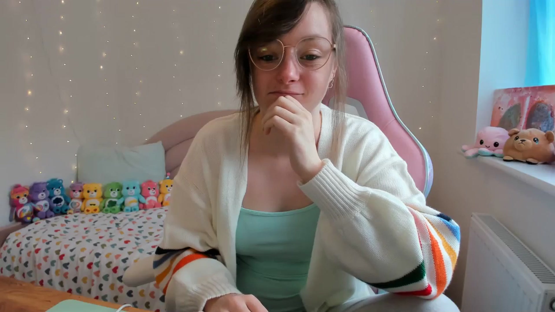 Gallery image thumbnail from JessieBear_'s myfreecams stream on, 10/17/2023, 13:38 image 14 of 20