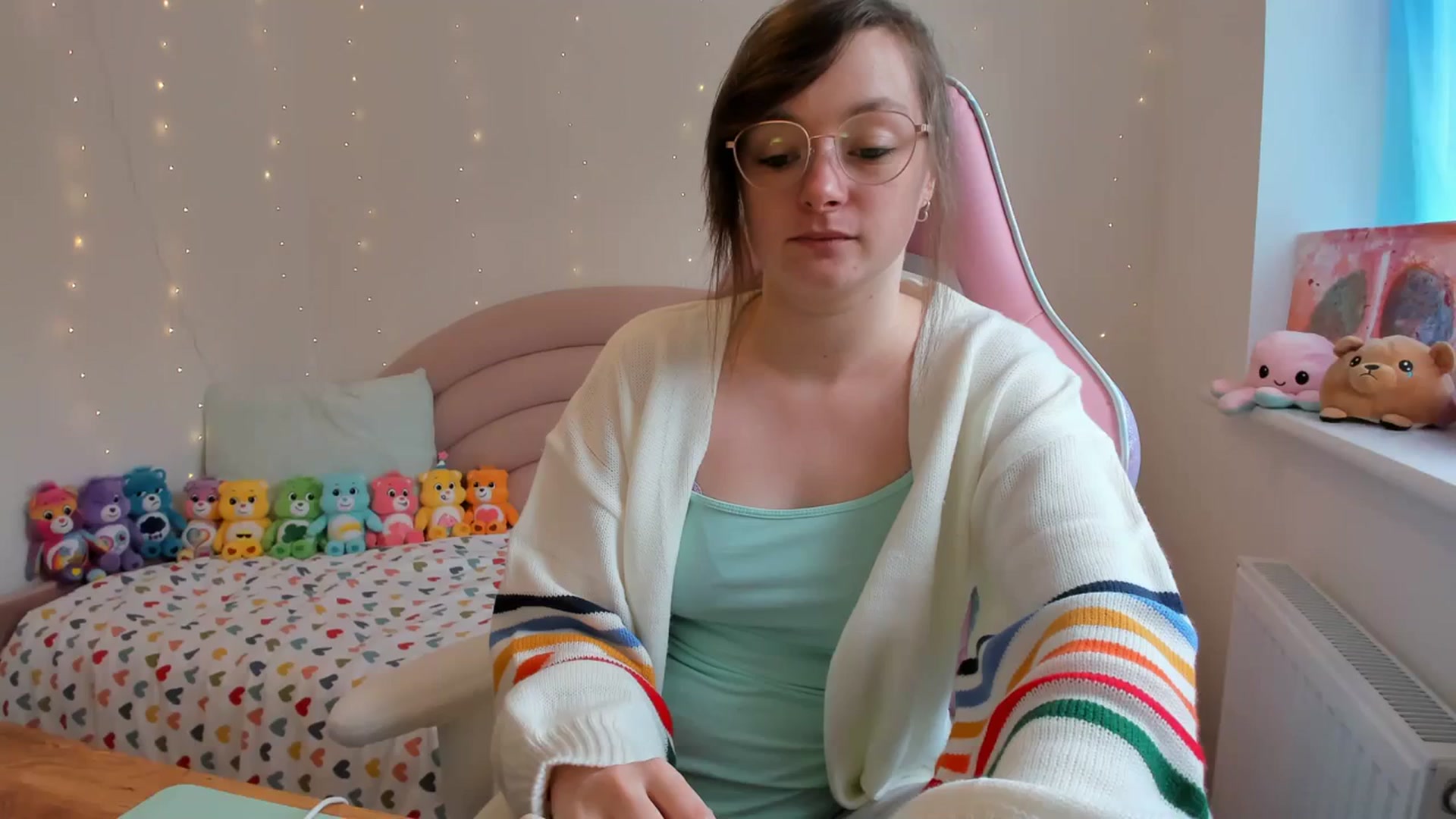 Gallery image thumbnail from JessieBear_'s myfreecams stream on, 10/17/2023, 13:38 image 12 of 20