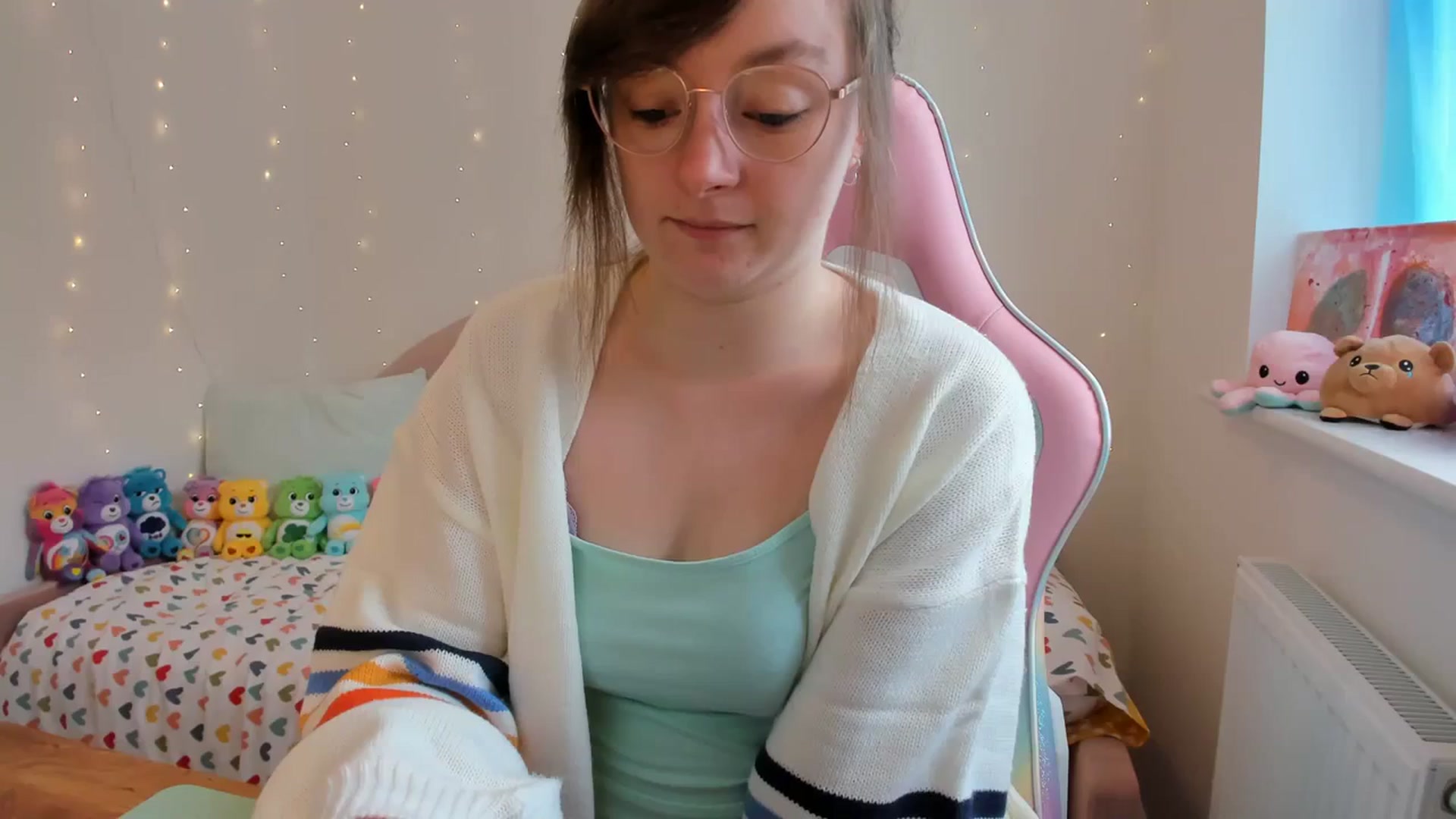 Gallery image thumbnail from JessieBear_'s myfreecams stream on, 10/17/2023, 13:38 image 20 of 20