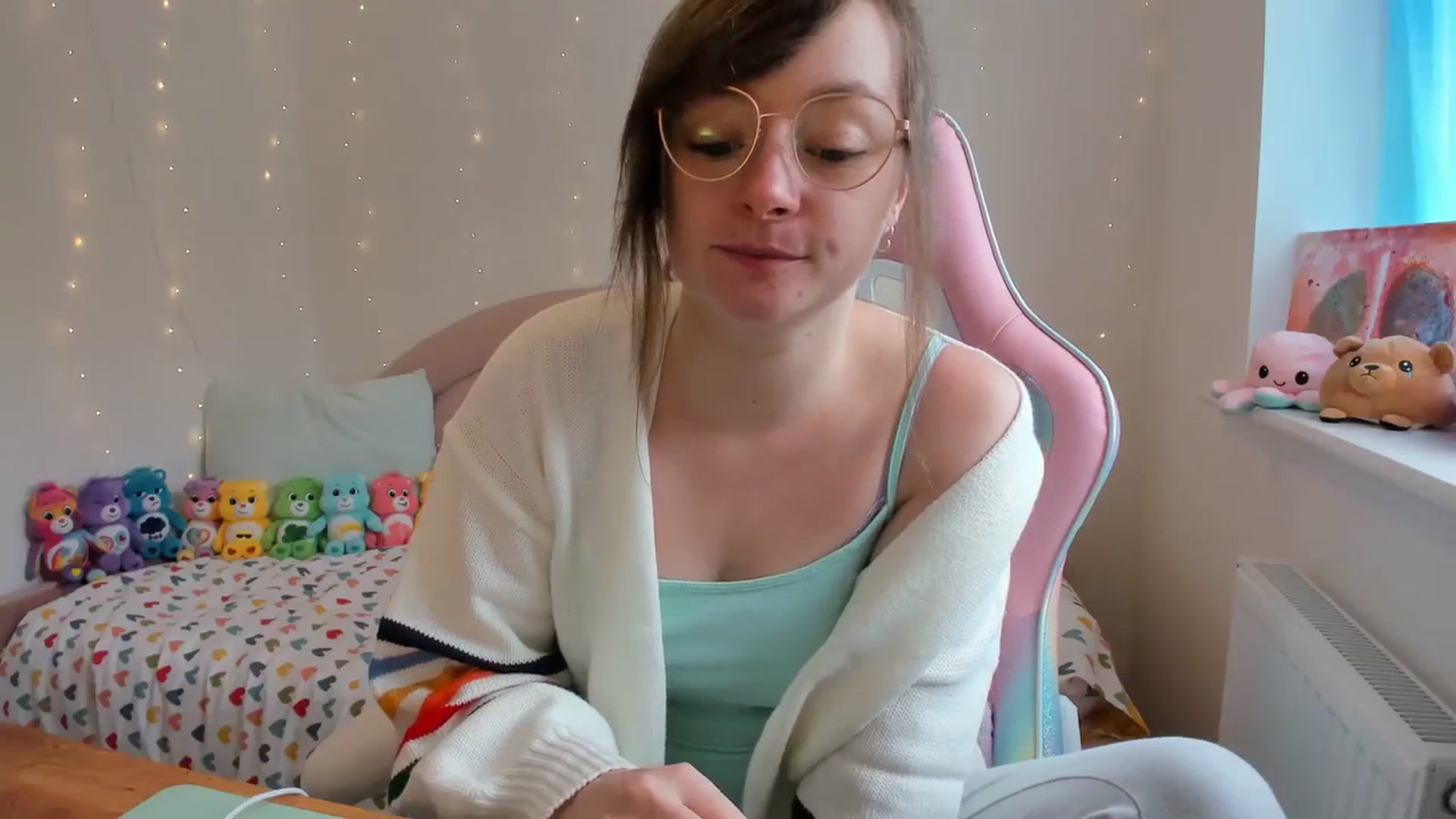 Gallery image thumbnail from JessieBear_'s myfreecams stream on, 10/17/2023, 13:38 image 5 of 20