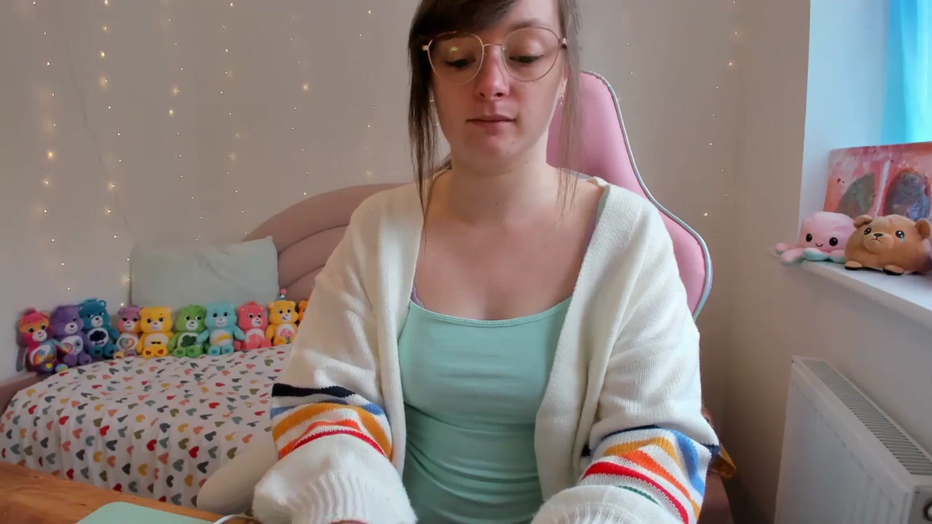 Gallery image thumbnail from JessieBear_'s myfreecams stream on, 10/17/2023, 13:38 image 10 of 20