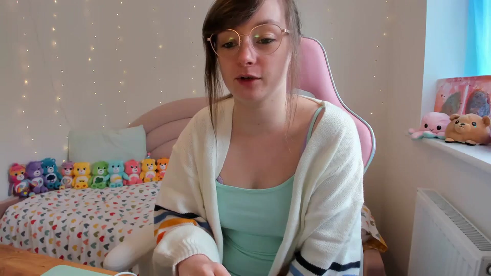 Gallery image thumbnail from JessieBear_'s myfreecams stream on, 10/17/2023, 13:38 image 9 of 20