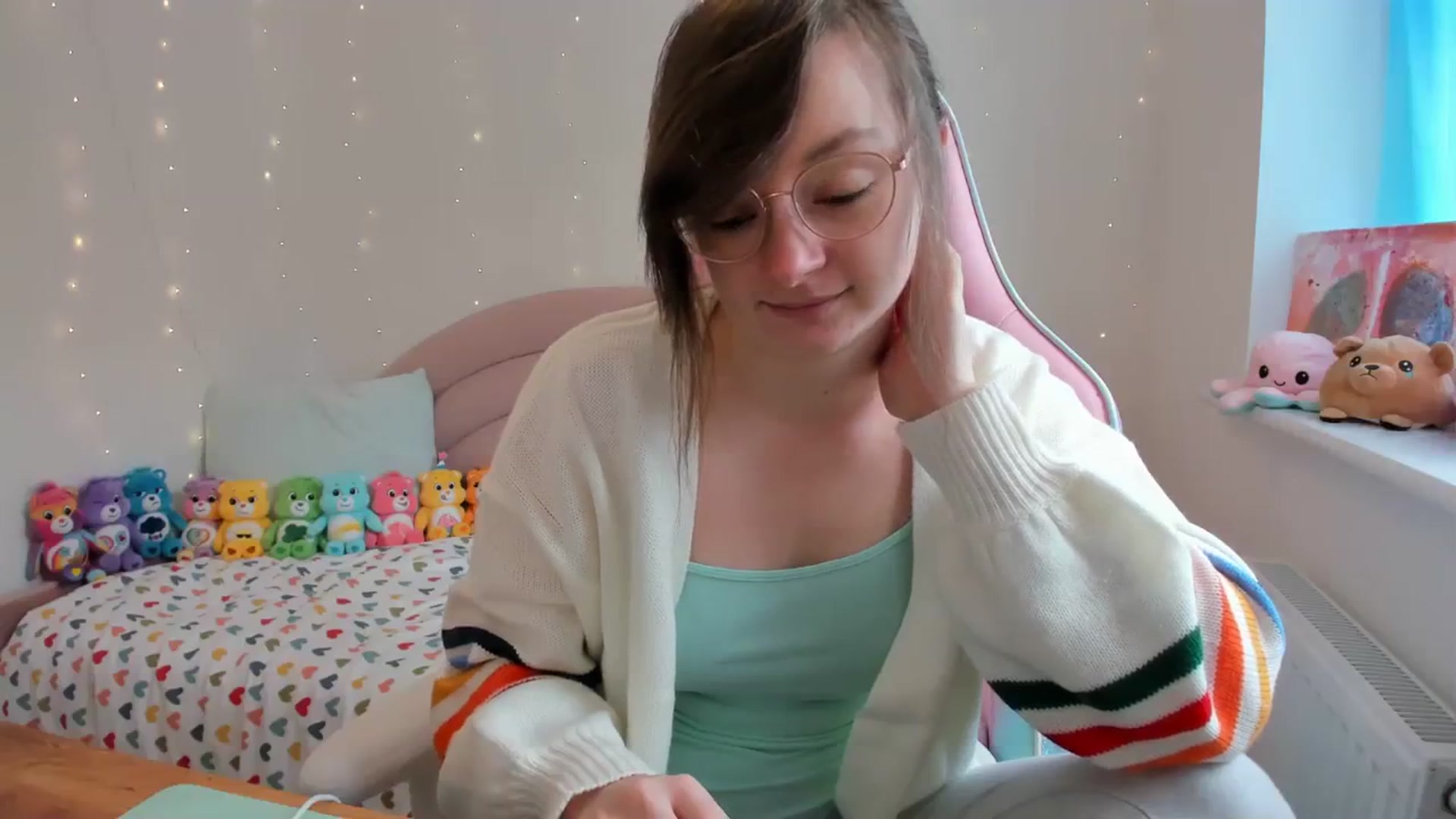 Gallery image thumbnail from JessieBear_'s myfreecams stream on, 10/17/2023, 13:38 image 18 of 20