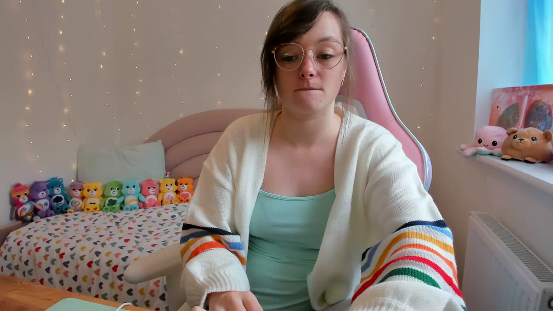 Gallery image thumbnail from JessieBear_'s myfreecams stream on, 10/17/2023, 13:38 image 13 of 20
