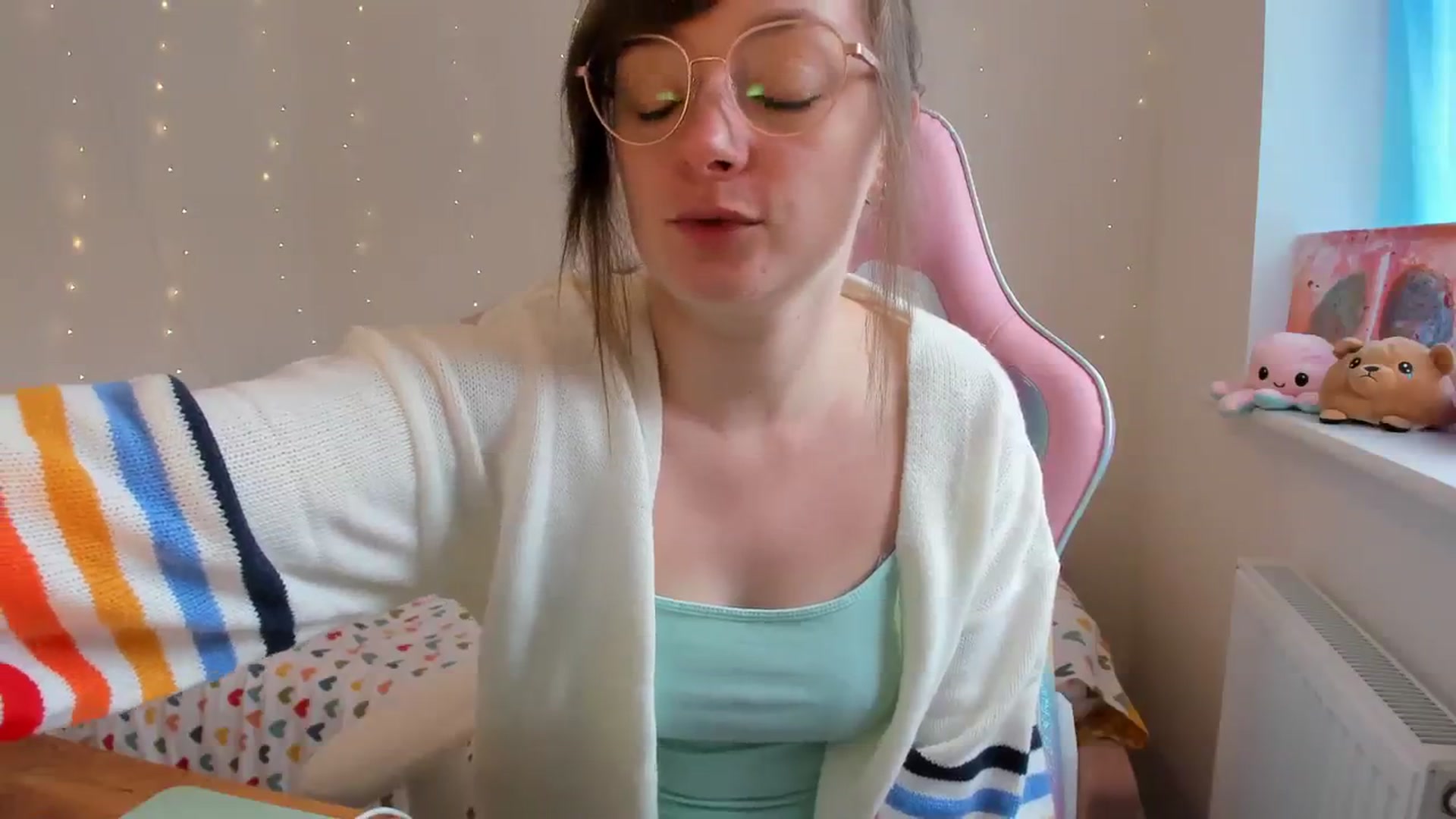 Gallery image thumbnail from JessieBear_'s myfreecams stream on, 10/17/2023, 13:38 image 8 of 20